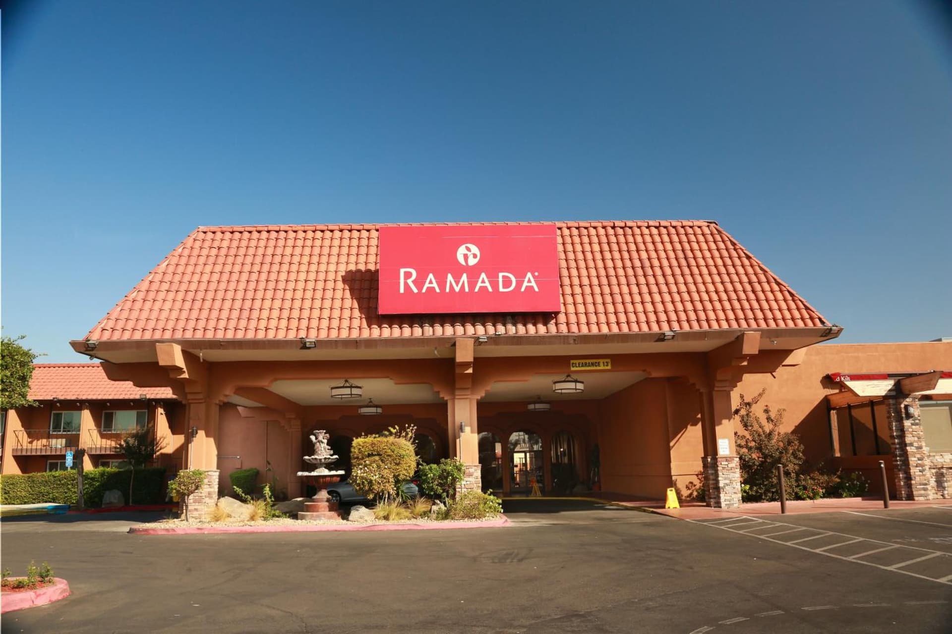 Ramada by Wyndham Fresno North gallery photo in Fresno, CA — image 7