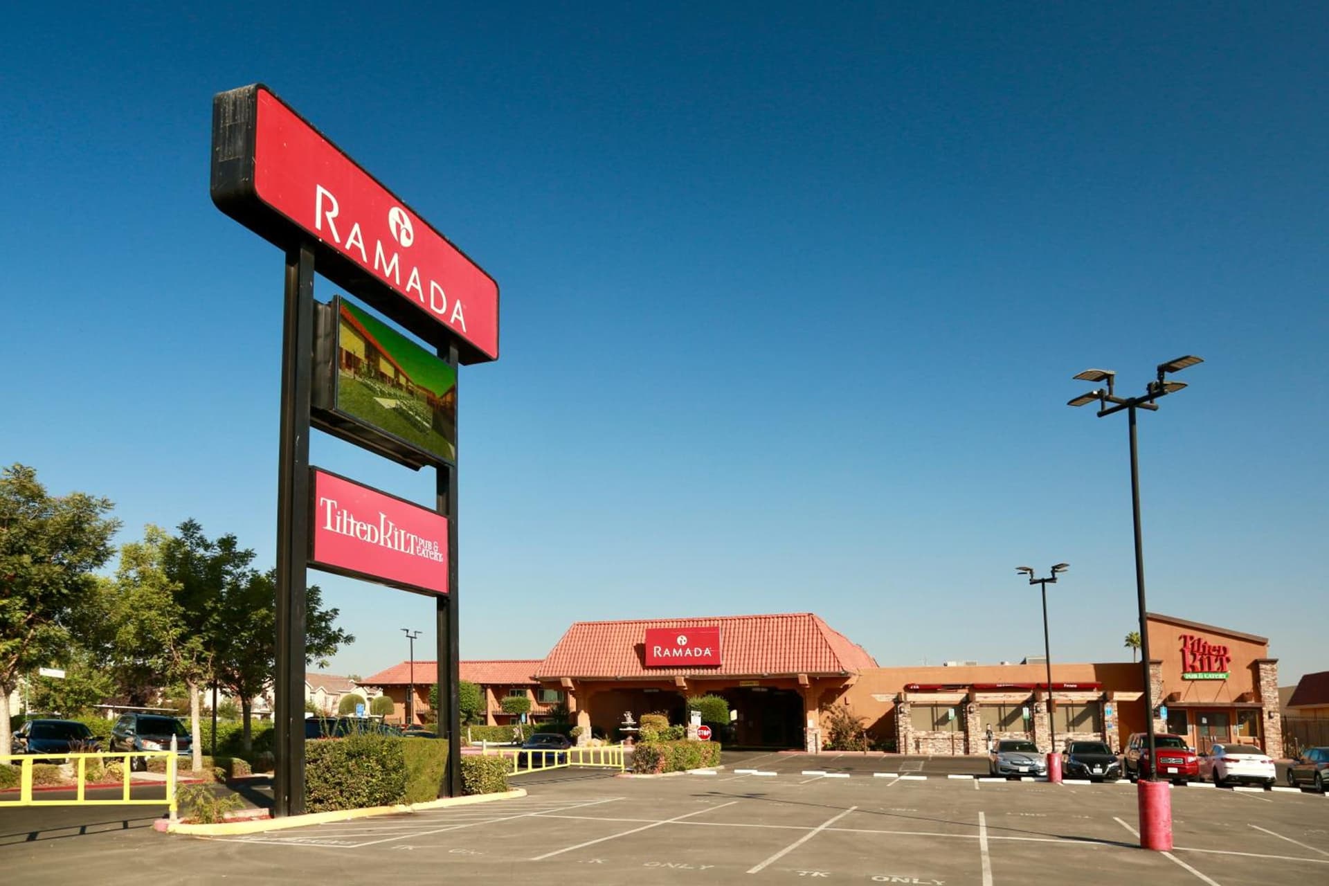 Ramada by Wyndham Fresno North gallery photo in Fresno, CA — image 59