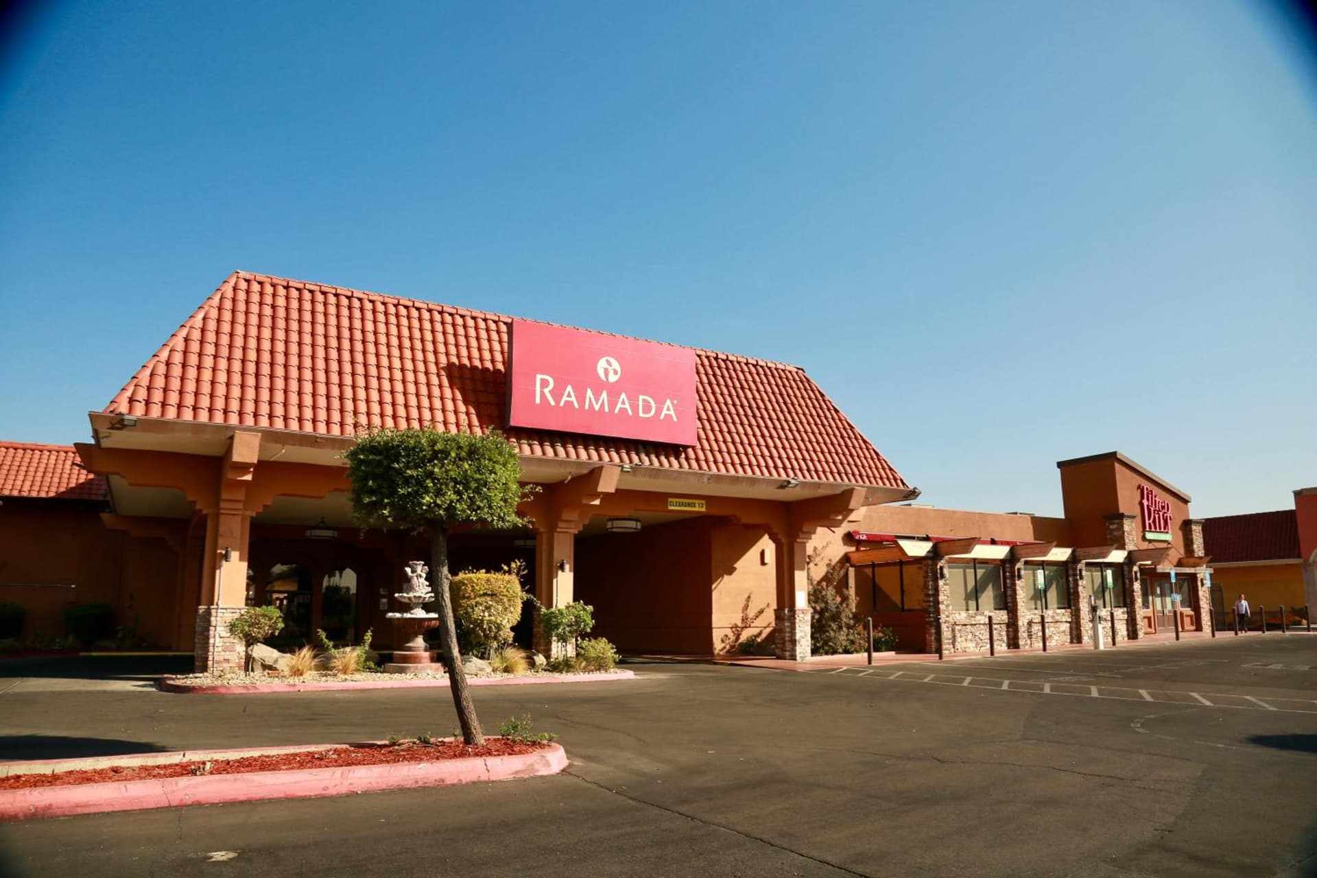 Ramada by Wyndham Fresno North gallery photo in Fresno, CA — image 53
