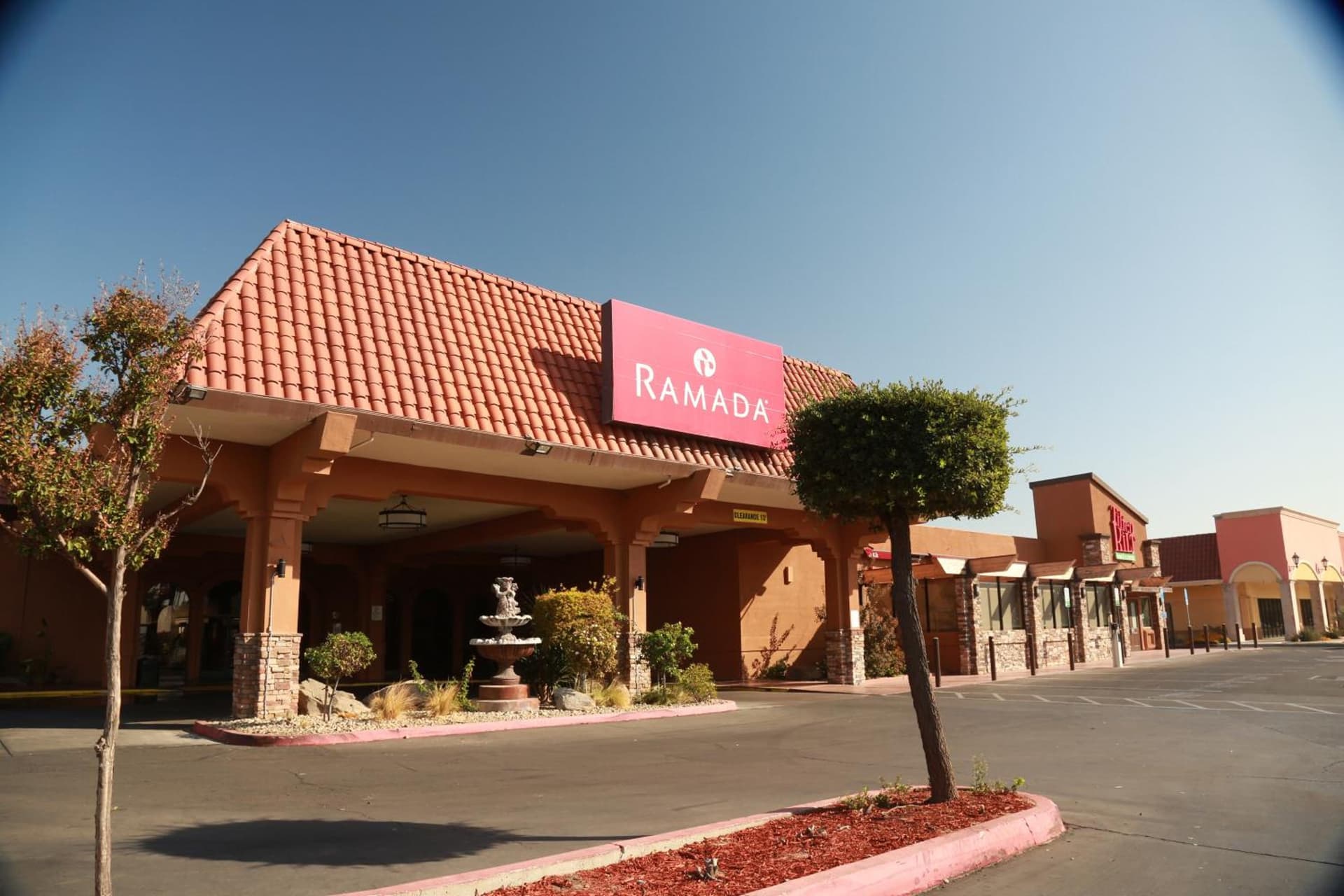 Ramada by Wyndham Fresno North gallery photo in Fresno, CA — image 52