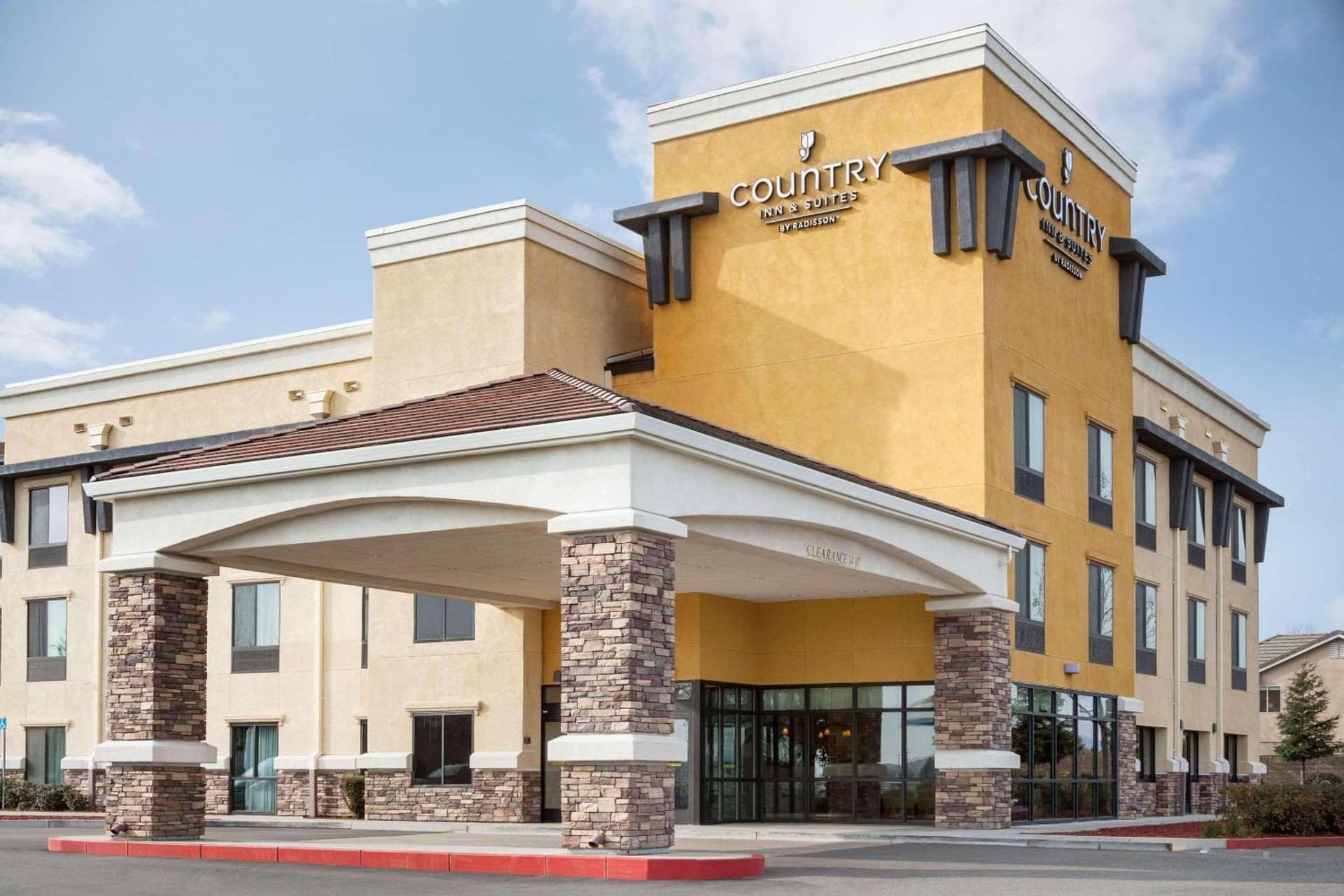 University Hotel Davis Area by IHG featured exterior or lobby in Dixon, CA — similar hotel