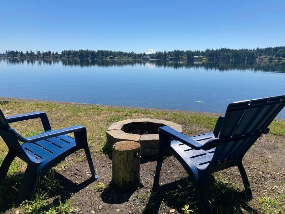 Beautiful Waterfront Retreat gallery photo in Olympia, WA — image 7