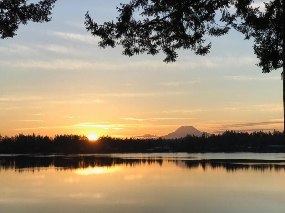 Beautiful Waterfront Retreat gallery photo in Olympia, WA — image 15