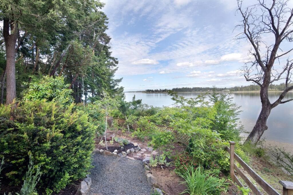 Beautiful Waterfront Retreat gallery photo in Olympia, WA — image 26