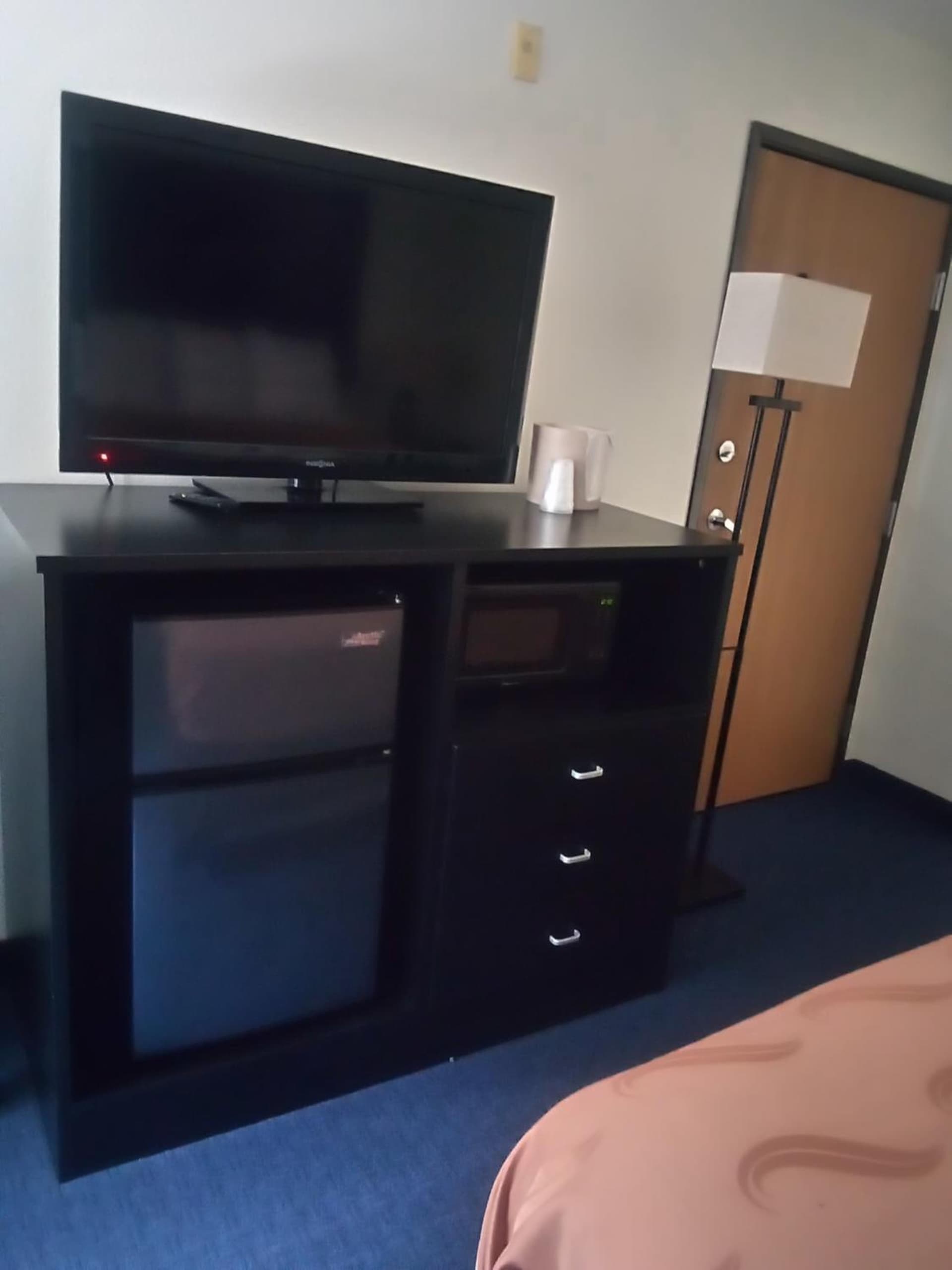 FairBridge Inn & Suites Sunnyside interior in Sunnyside, WA — gallery photo 2