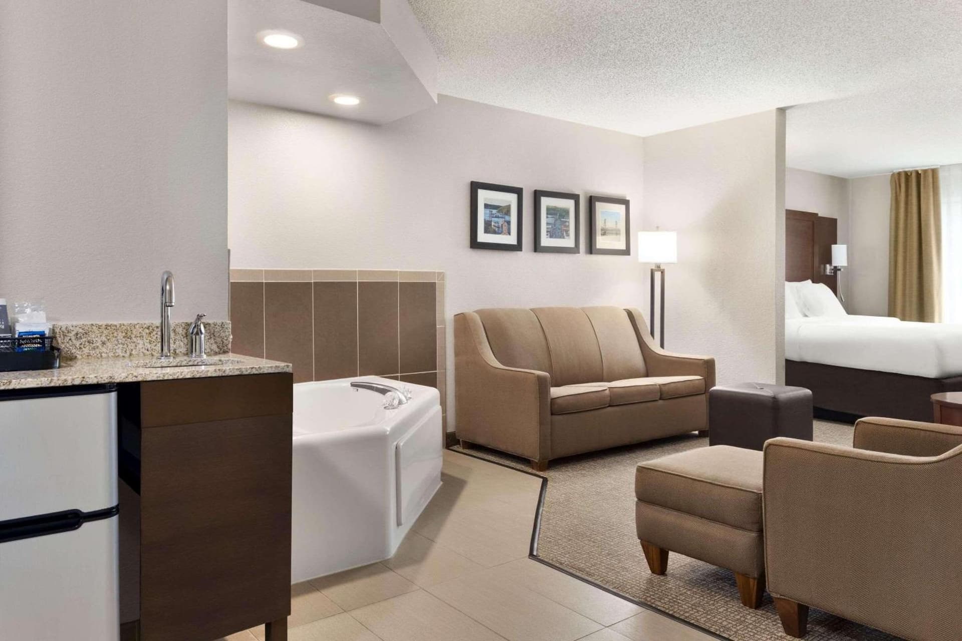 Country Inn & Suites by Radisson, Stillwater, MN gallery photo in Stillwater, MN — image 11