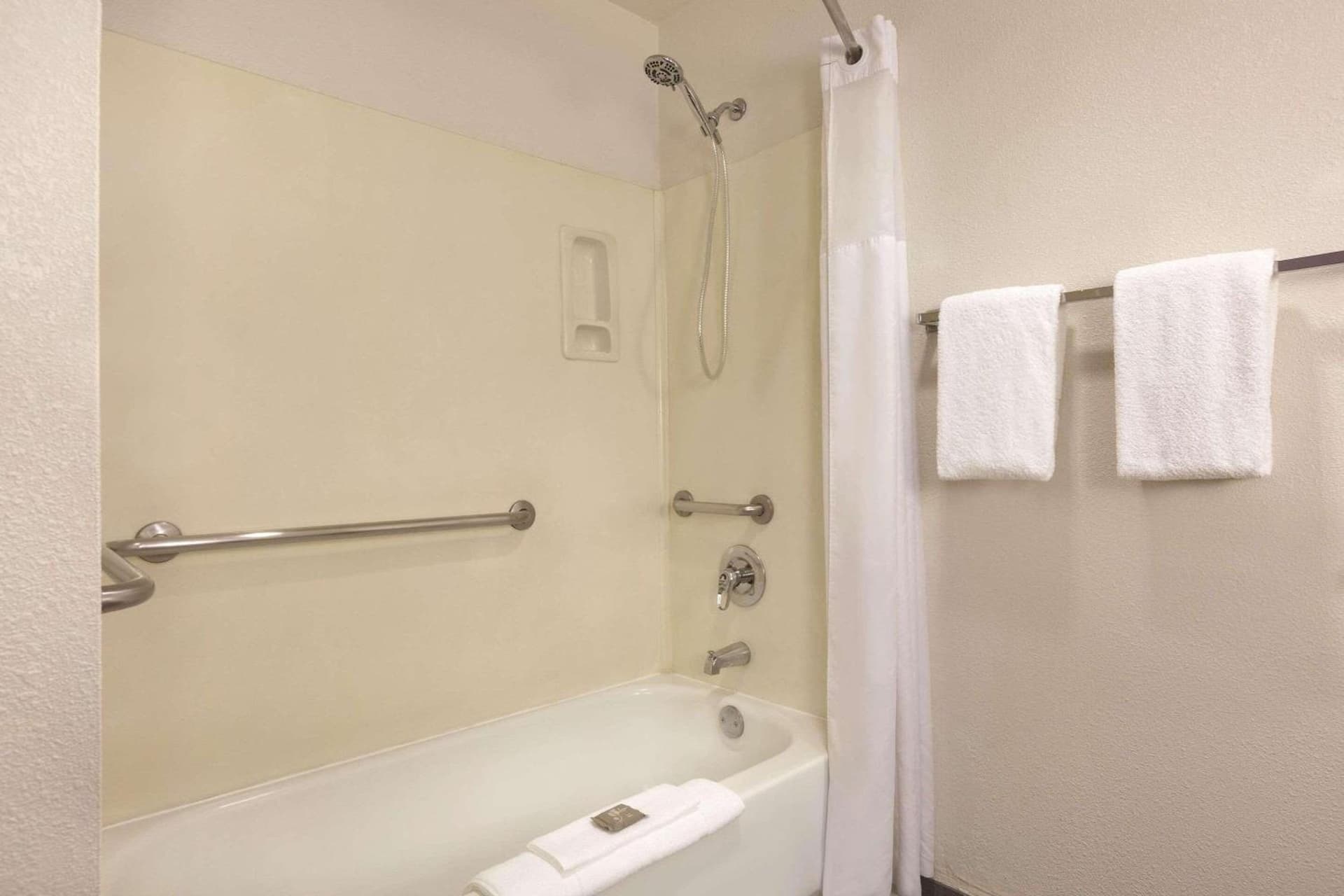 Country Inn & Suites by Radisson, Fresno North, CA gallery photo in Fresno, CA — image 24