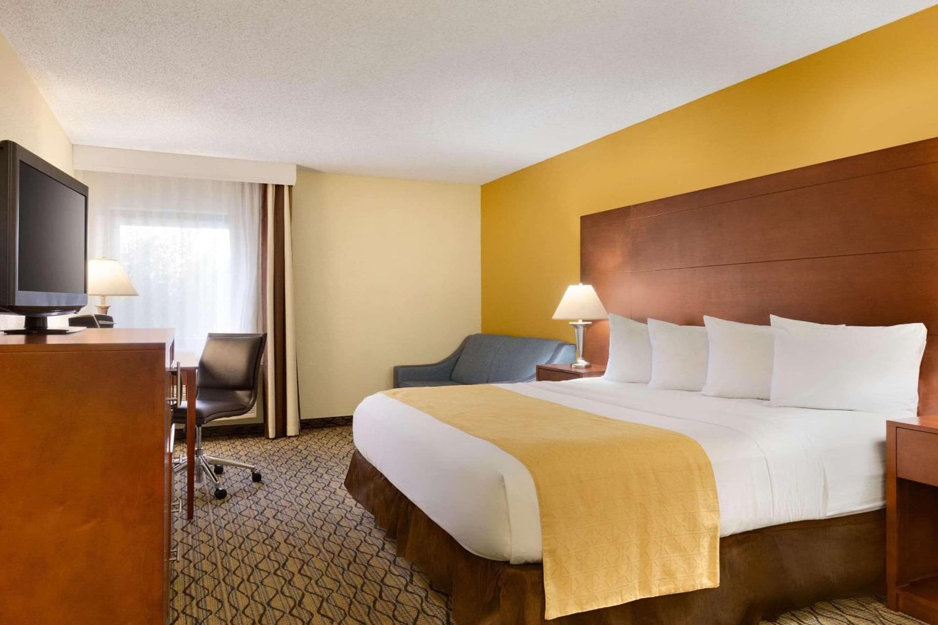 Country Inn & Suites by Radisson, Mishawaka, IN gallery photo in South Bend, IN — image 13