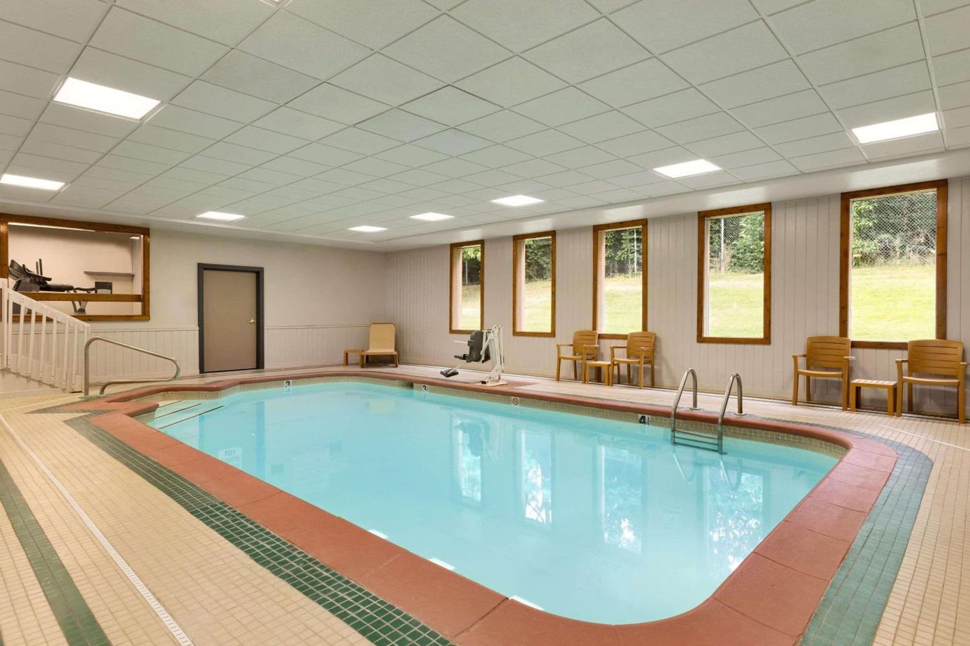 Country Inn & Suites by Radisson, Mishawaka, IN gallery photo in South Bend, IN — image 26