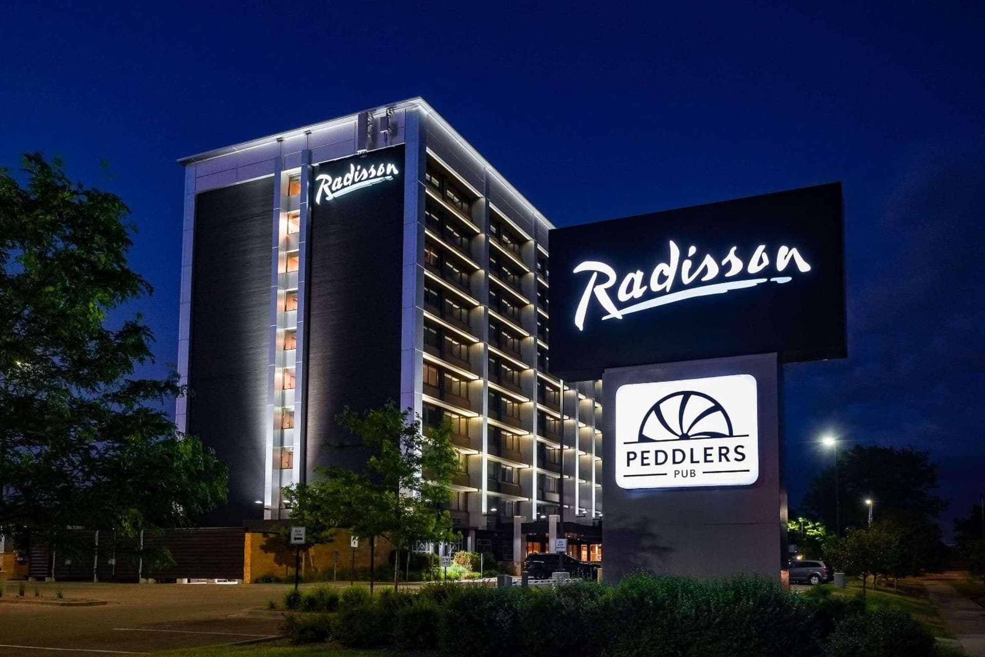 Radisson Hotel St Paul Downtown featured exterior or lobby in Saint Paul, MN — similar hotel