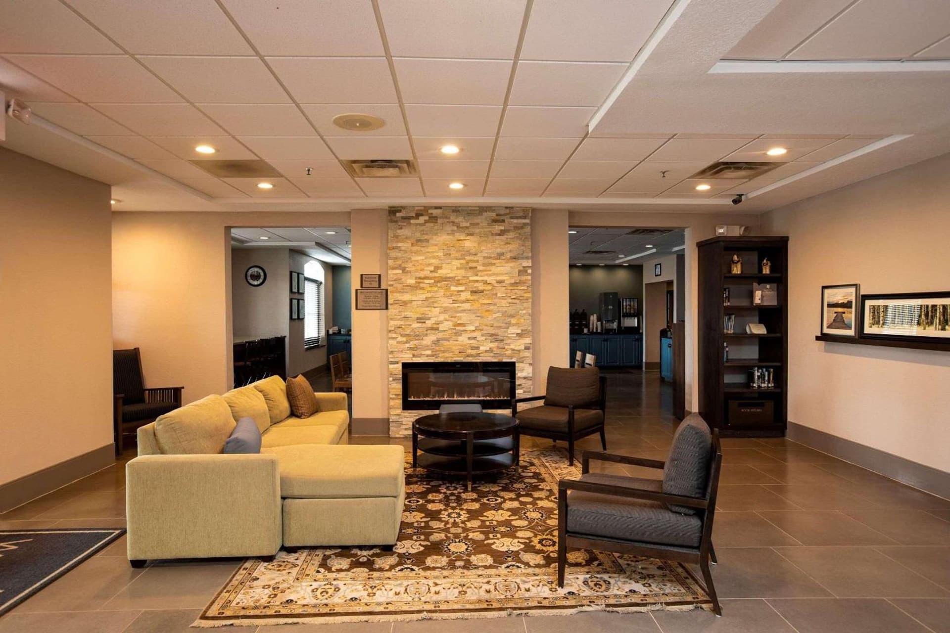 Country Inn & Suites by Radisson, Wilson, NC interior in Wilson, NC — gallery photo 2