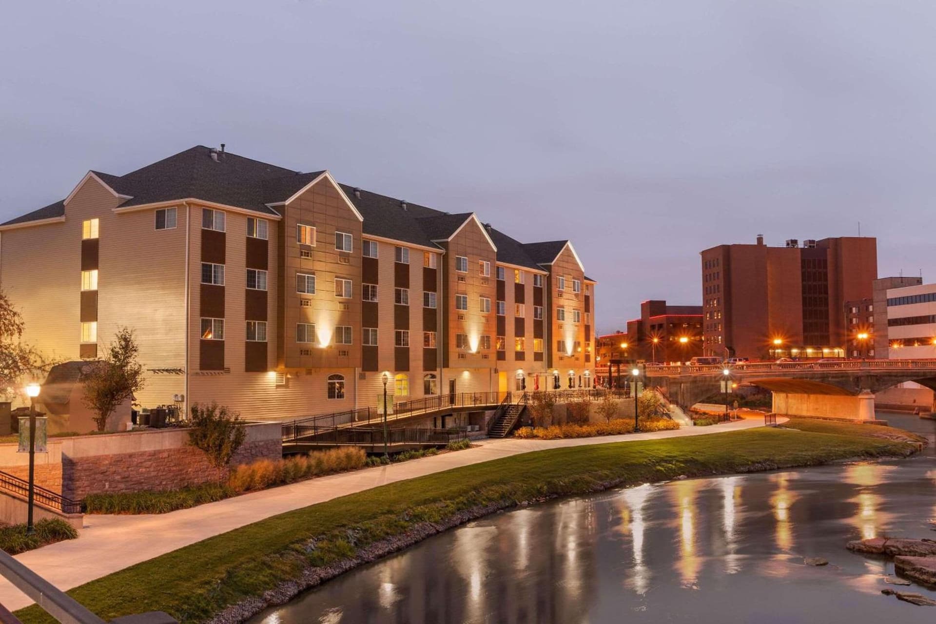 Country Inn & Suites by Radisson, Sioux Falls interior in Sioux Falls, SD — gallery photo 2