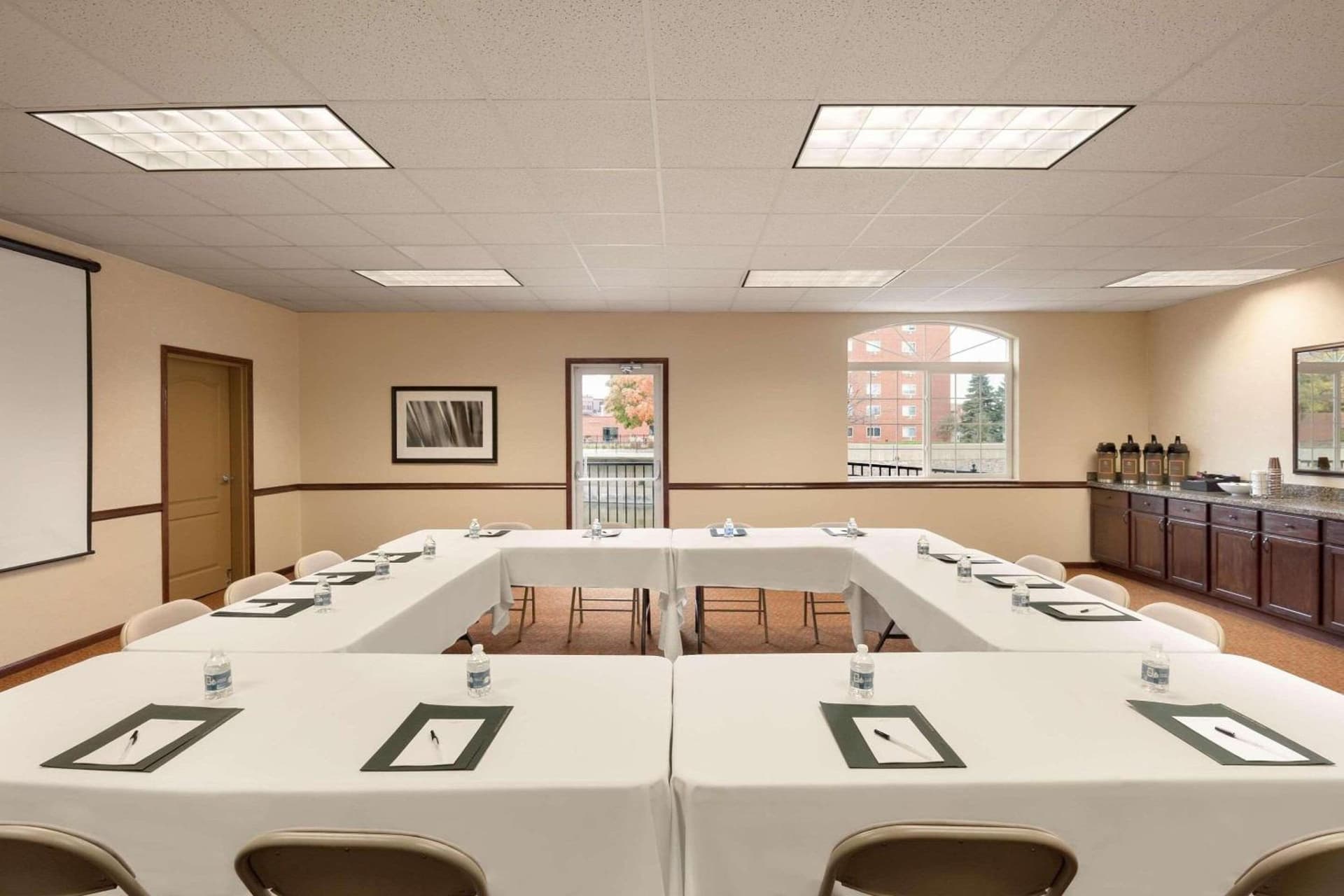 Country Inn & Suites by Radisson, Sioux Falls gallery photo in Sioux Falls, SD — image 18