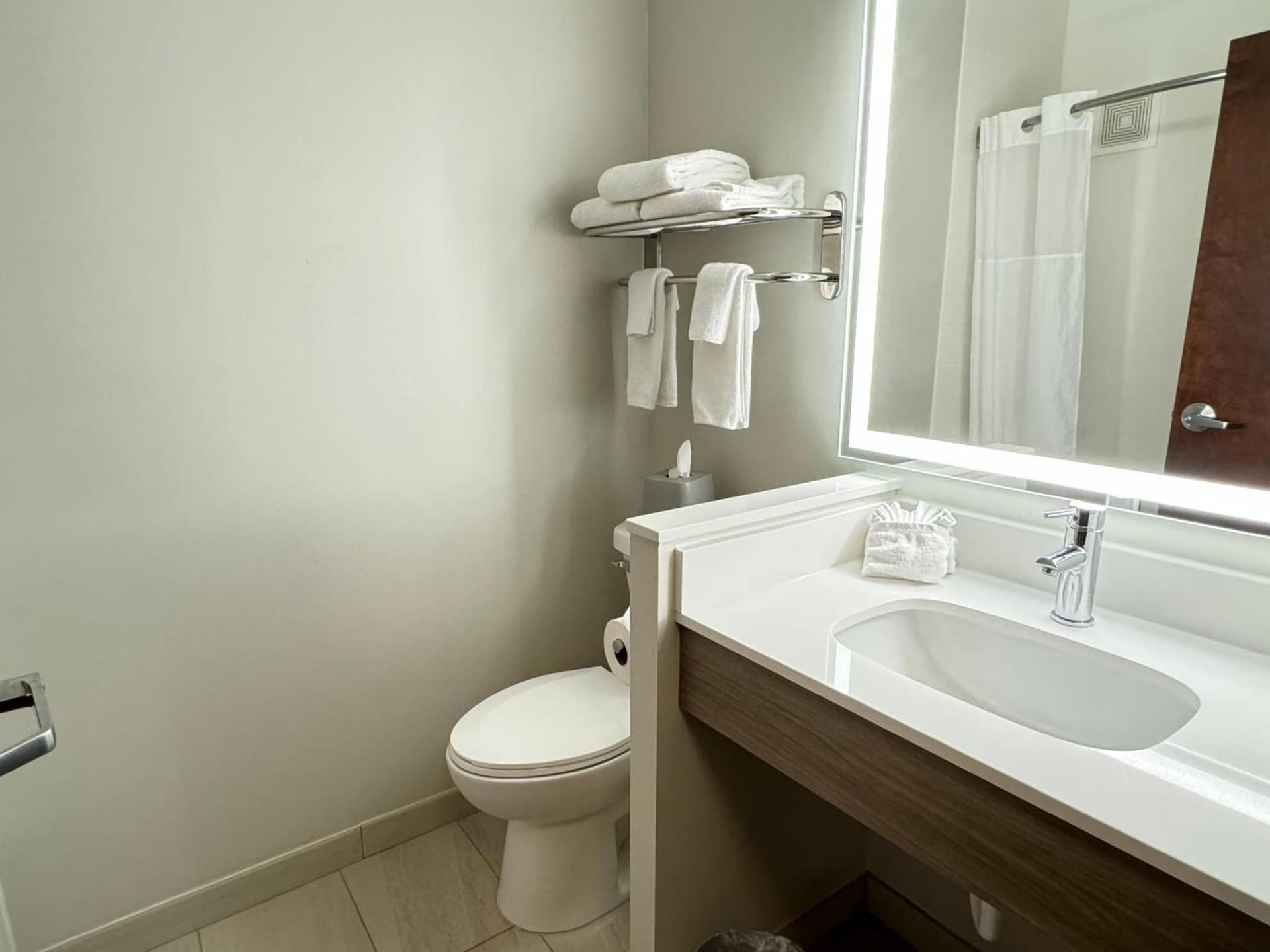 Holiday Inn Express Hotel & Suites St. Paul - Woodbury by IHG gallery photo in Woodbury, MN — image 42
