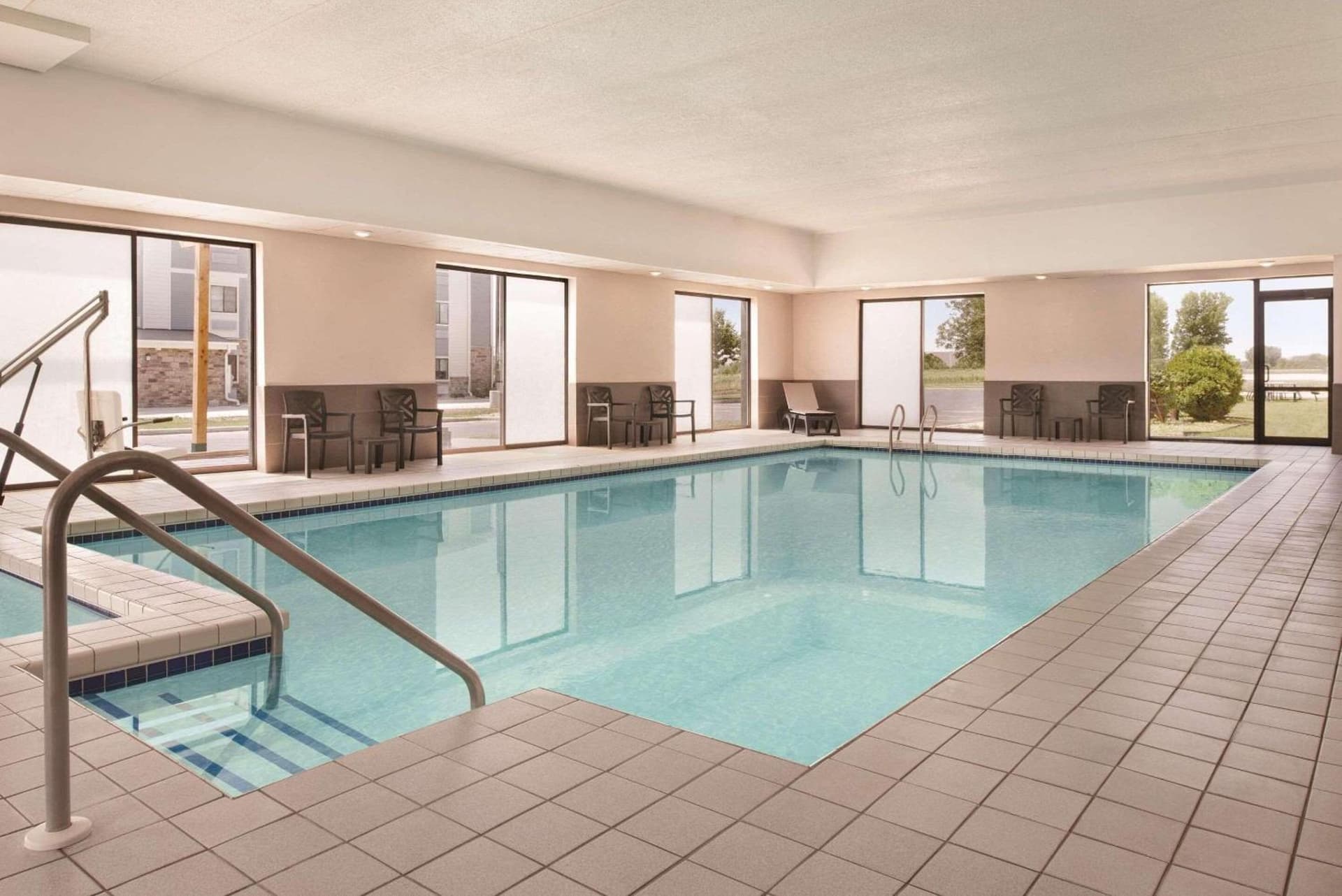 Country Inn & Suites by Radisson, Mt Pleasant-Racine West, WI gallery photo in Sturtevant, WI — image 21