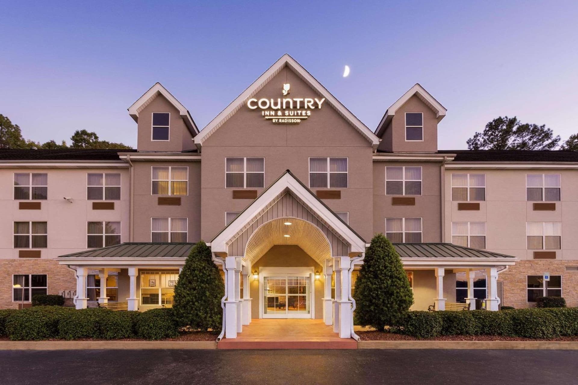 Country Inn & Suites by Radisson, Tuscaloosa, AL featured exterior or lobby in Tuscaloosa, AL — similar hotel