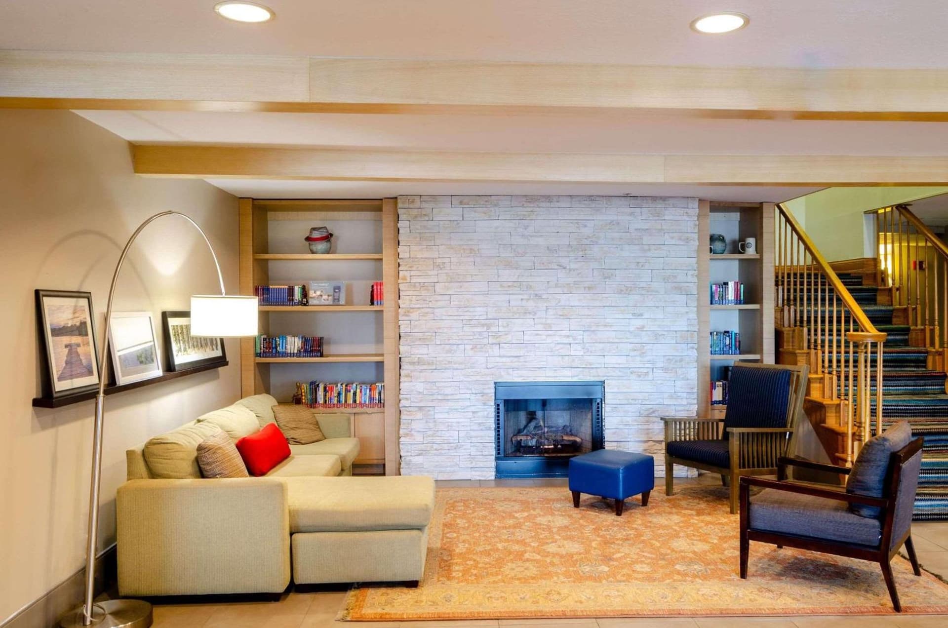 Country Inn & Suites by Radisson, Tuscaloosa, AL interior in Tuscaloosa, AL — gallery photo 2