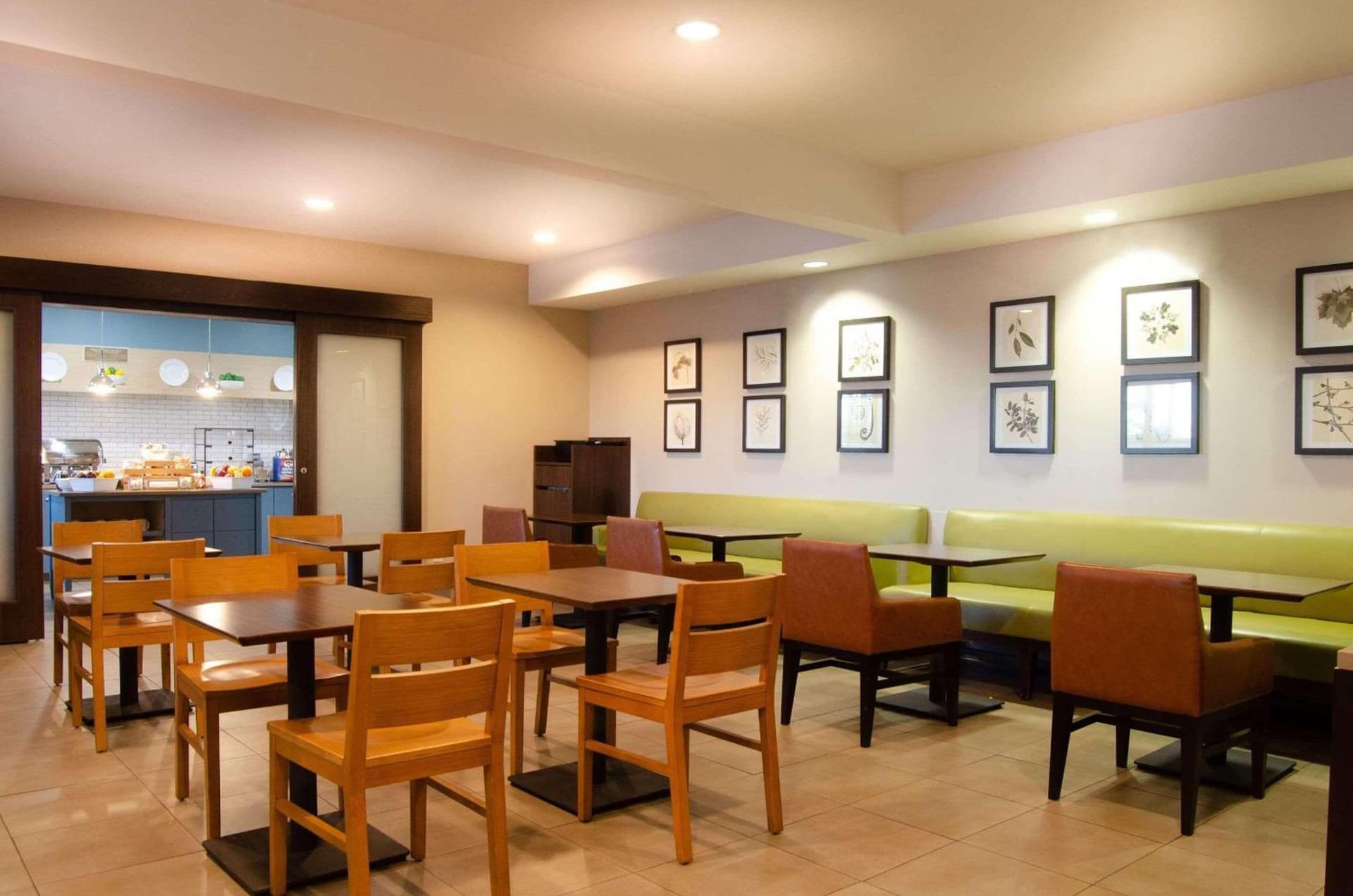 Country Inn & Suites by Radisson, Tuscaloosa, AL gallery photo in Tuscaloosa, AL — image 5