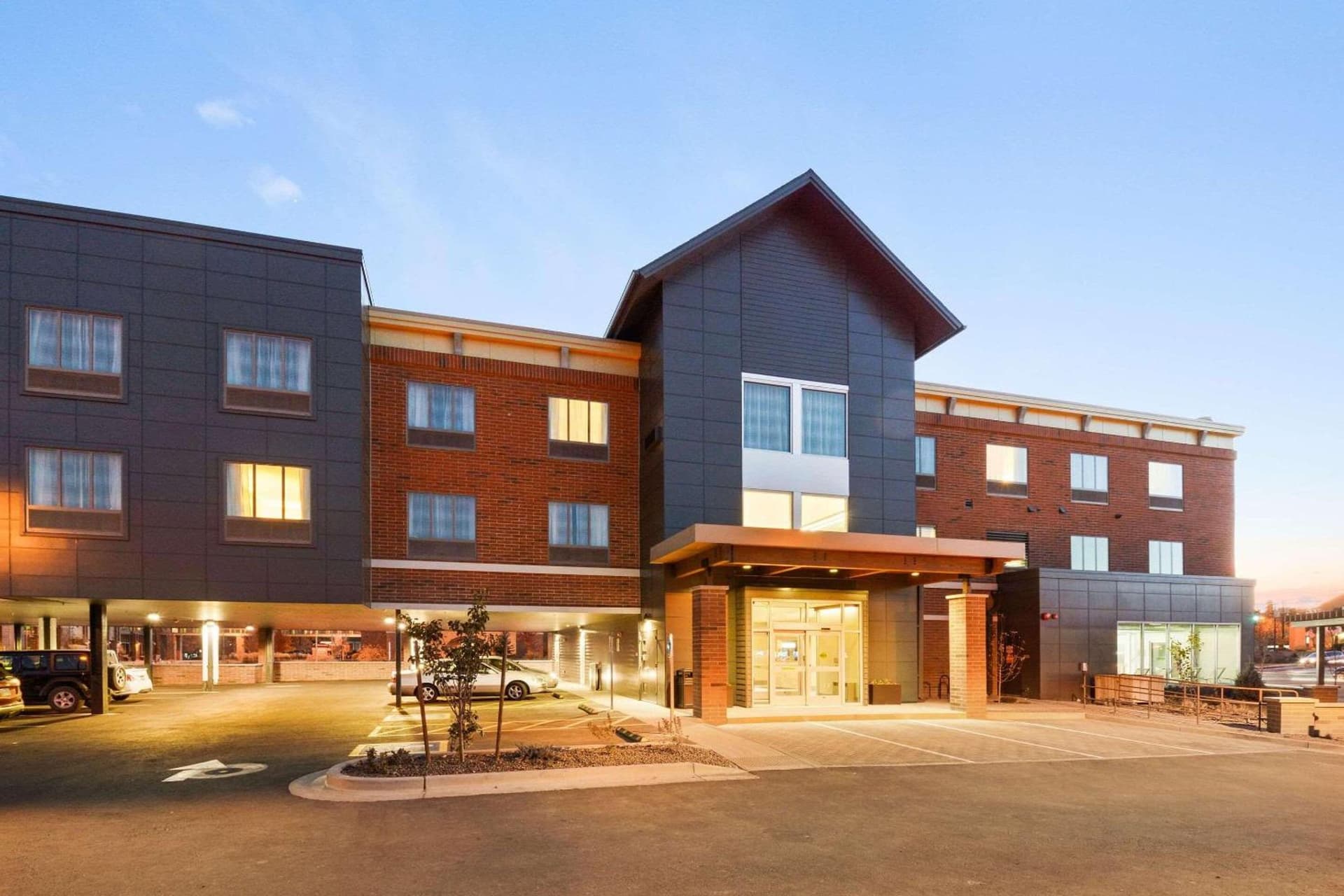Country Inn & Suites by Radisson, Flagstaff Downtown, AZ interior in Flagstaff, AZ — gallery photo 2