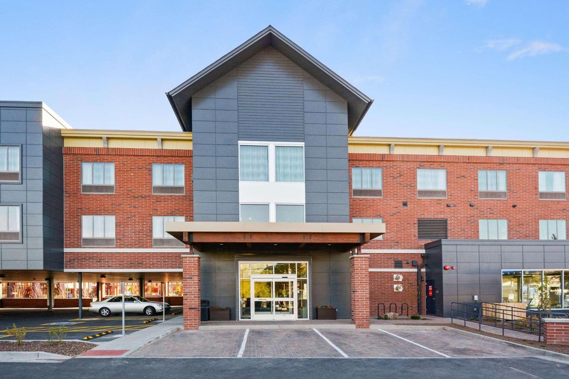 Country Inn & Suites by Radisson, Flagstaff Downtown, AZ property views in Flagstaff, AZ — gallery photo 3