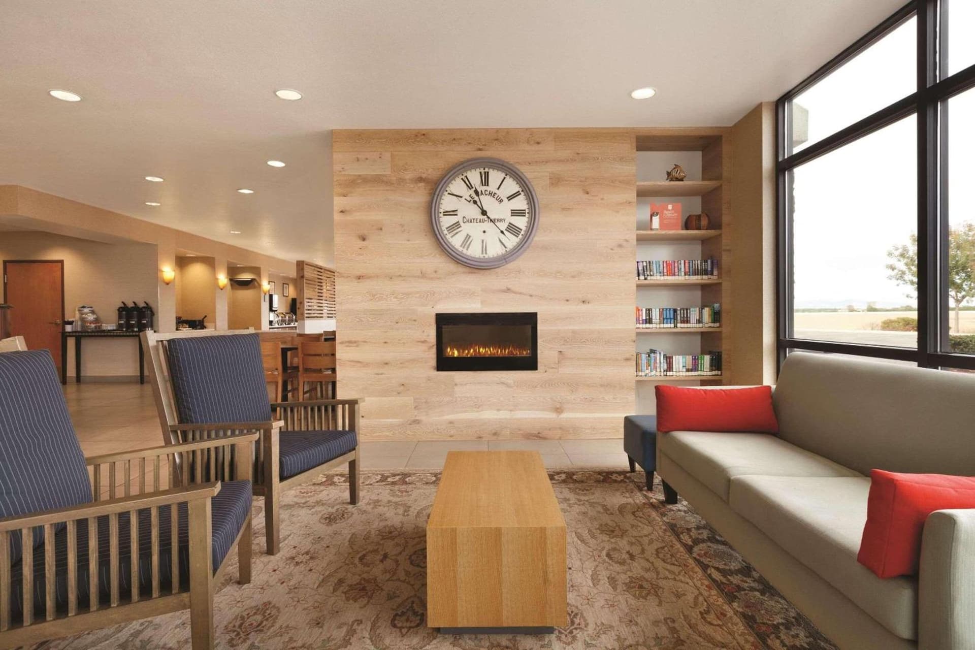 University Hotel Davis Area by IHG property views in Dixon, CA — gallery photo 3