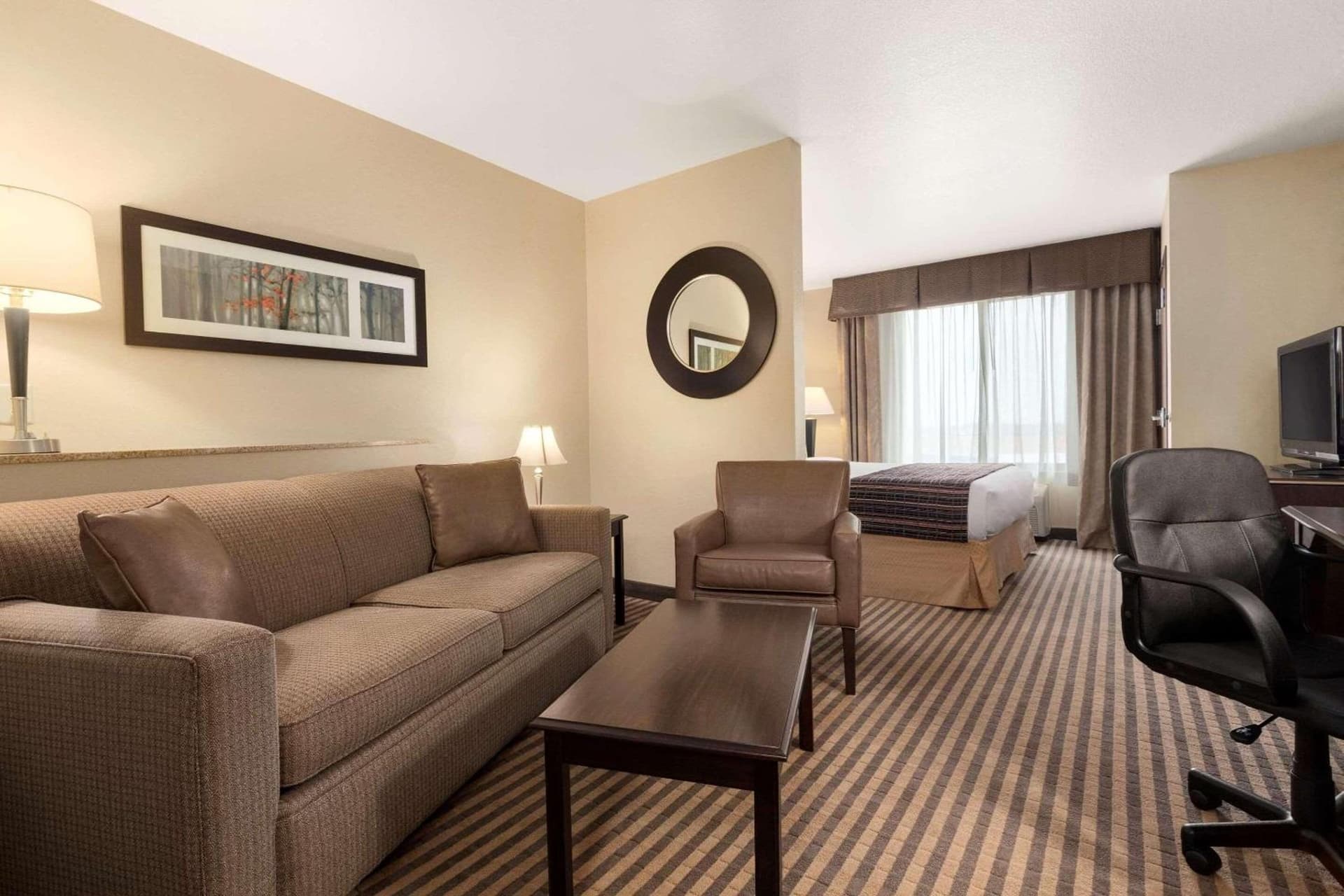 University Hotel Davis Area by IHG gallery photo in Dixon, CA — image 24