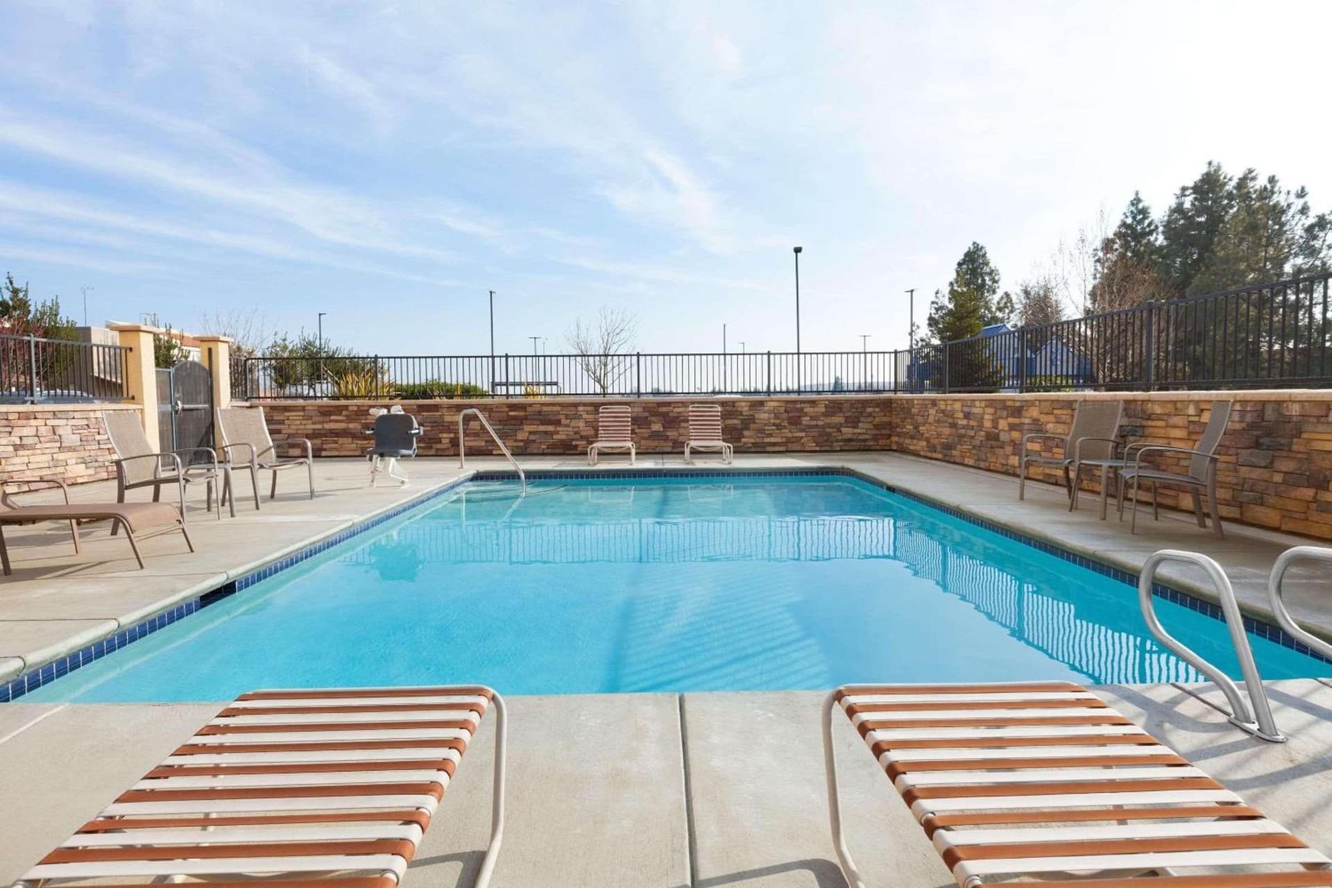 University Hotel Davis Area by IHG gallery photo in Dixon, CA — image 13