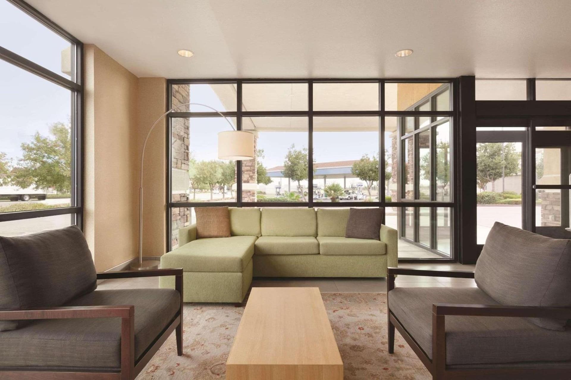 University Hotel Davis Area by IHG gallery photo in Dixon, CA — image 4