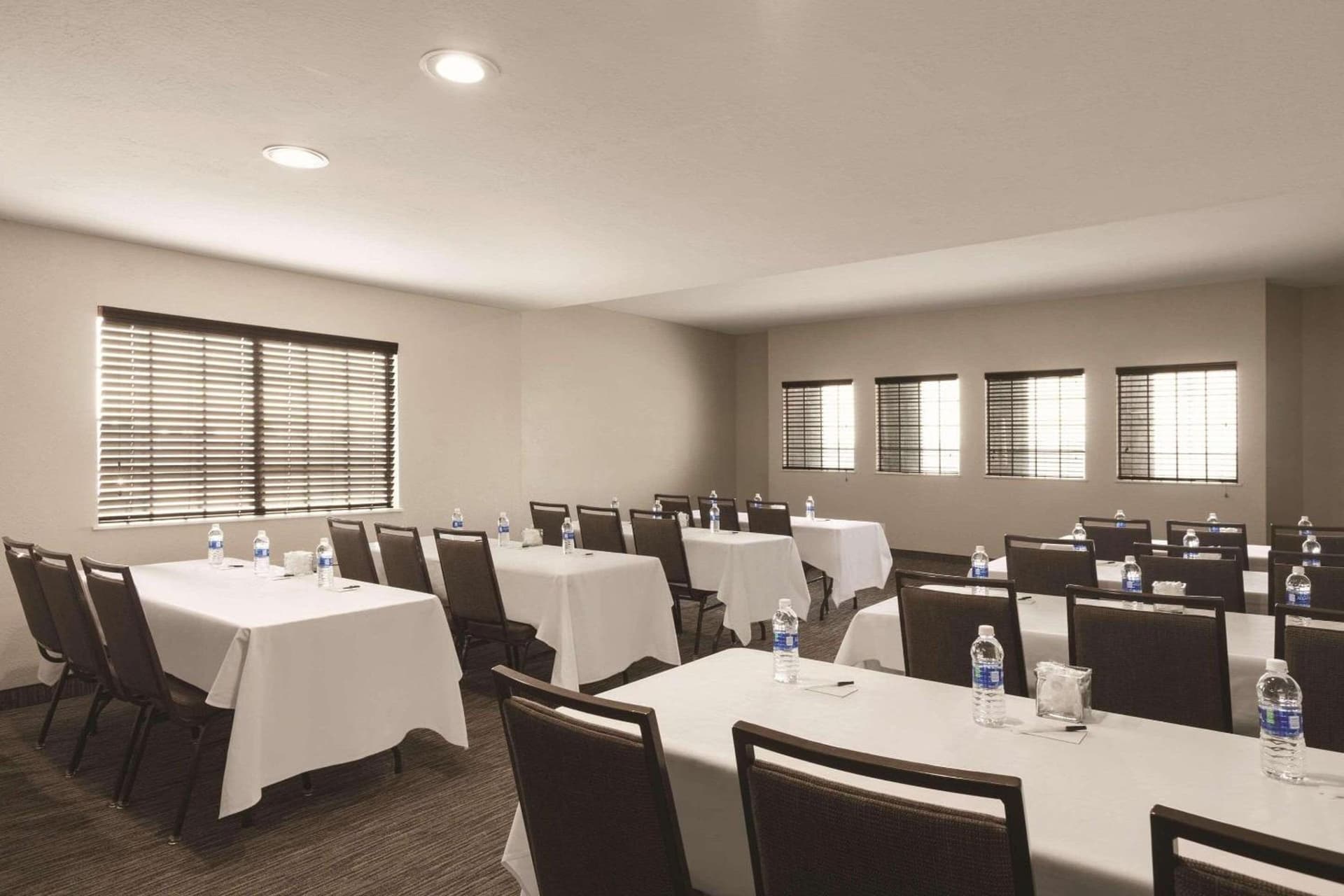 Country Inn & Suites by Radisson, Bakersfield, CA gallery photo in Bakersfield, CA — image 4