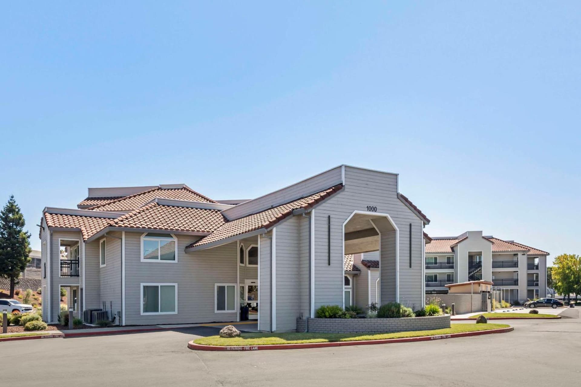 Country Inn & Suites by Radisson, Vallejo Napa Valley, CA interior in Vallejo, CA — gallery photo 2