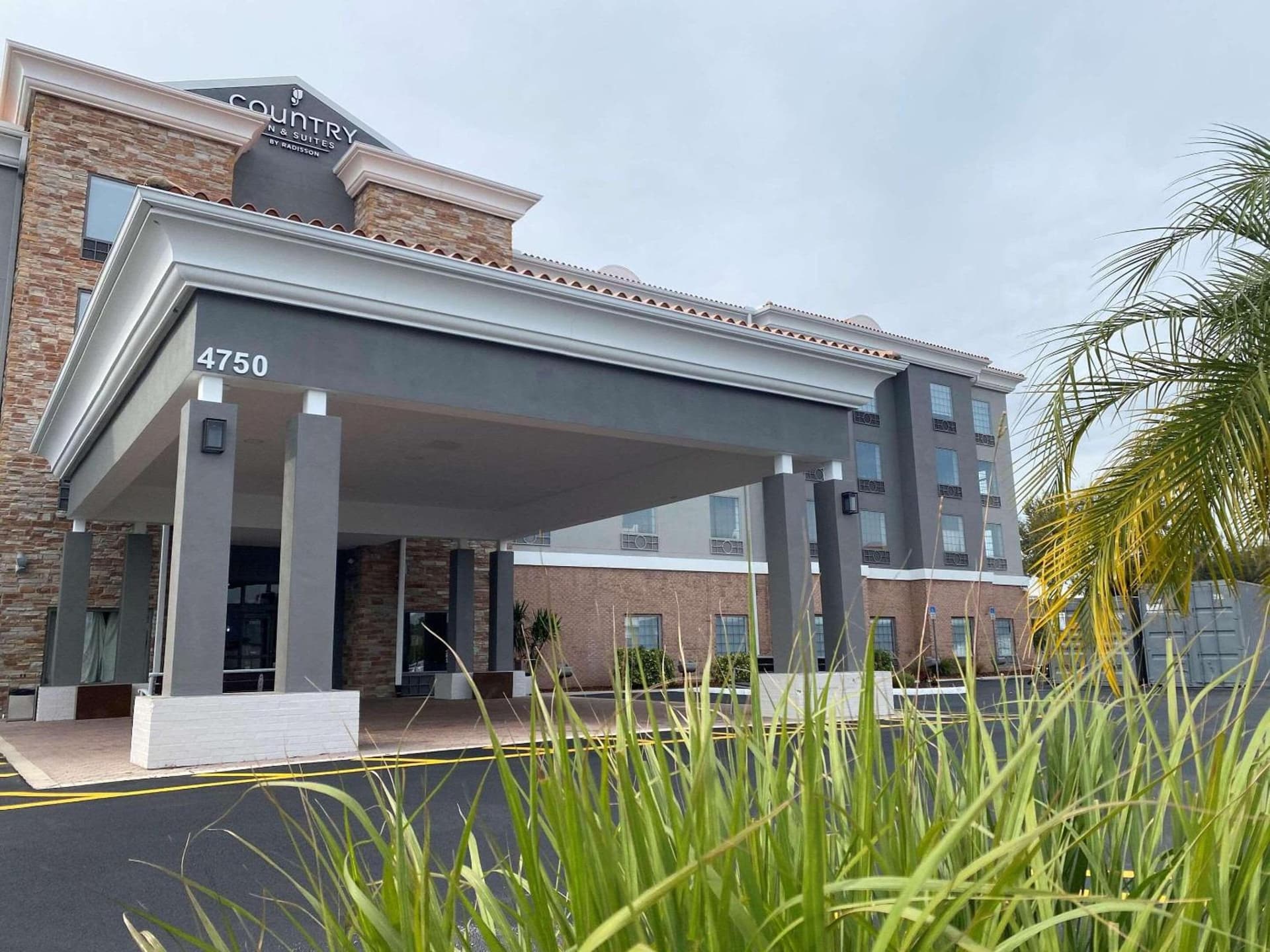 Country Inn & Suites by Radisson, RJ Stadium - Tampa Airport East interior in Tampa, FL — gallery photo 2