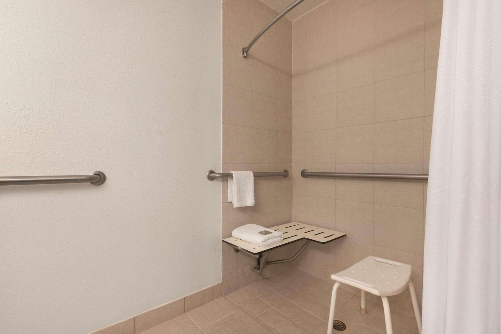 Country Inn & Suites by Radisson, RJ Stadium - Tampa Airport East gallery photo in Tampa, FL — image 6