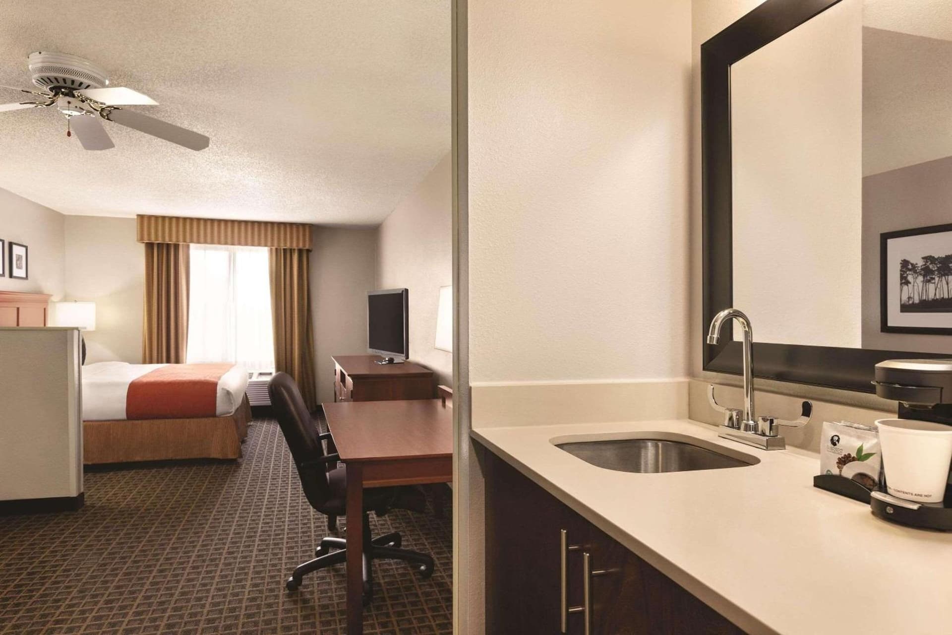 Country Inn & Suites by Radisson, Lawrenceville near Northside Hospital Gwinnett gallery photo in Lawrenceville, GA — image 43