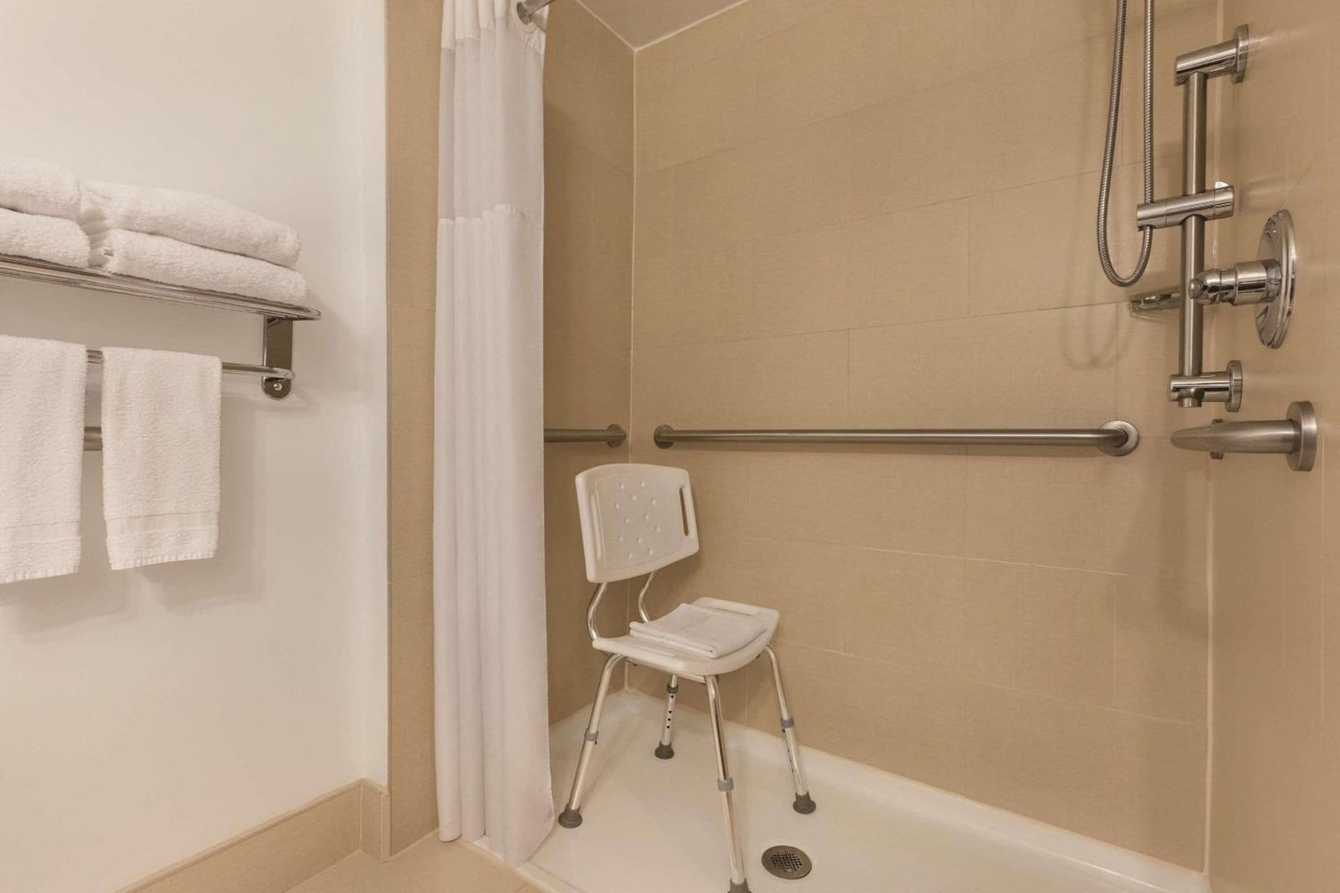 Country Inn & Suites by Radisson, Lawrenceville near Northside Hospital Gwinnett gallery photo in Lawrenceville, GA — image 27
