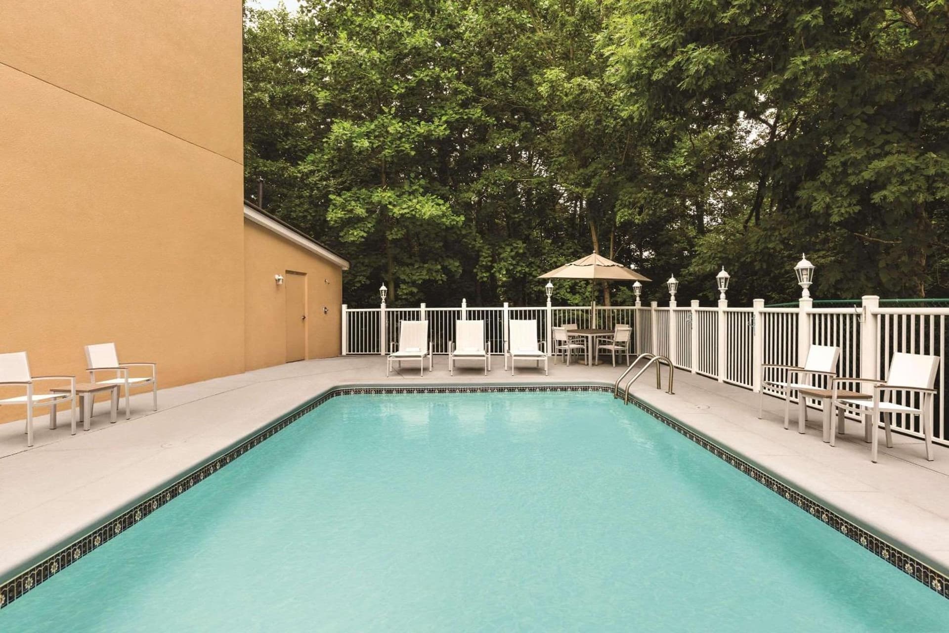 Country Inn & Suites by Radisson, Lawrenceville near Northside Hospital Gwinnett gallery photo in Lawrenceville, GA — image 13