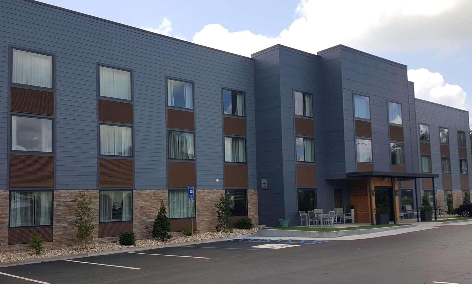 Country Inn & Suites by Radisson, Savannah Midtown, GA featured exterior or lobby in Savannah, GA — similar hotel
