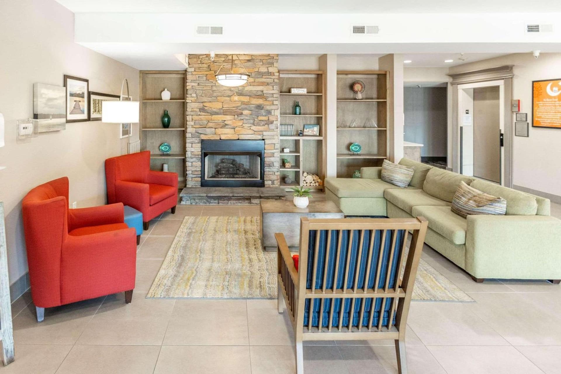 Country Inn & Suites by Radisson, Smyrna - Atlanta Northwest interior in Smyrna, GA — gallery photo 2