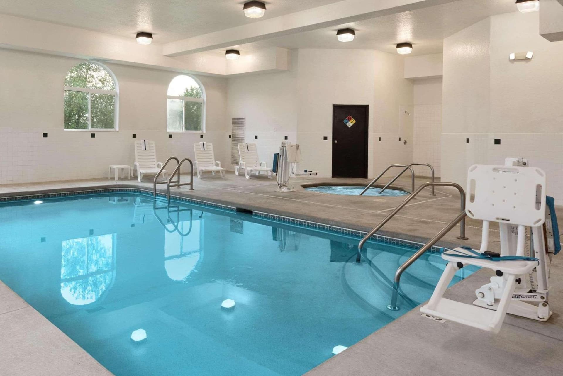 Country Inn & Suites by Radisson, Cedar Rapids Airport, IA property views in Cedar Rapids, IA — gallery photo 3