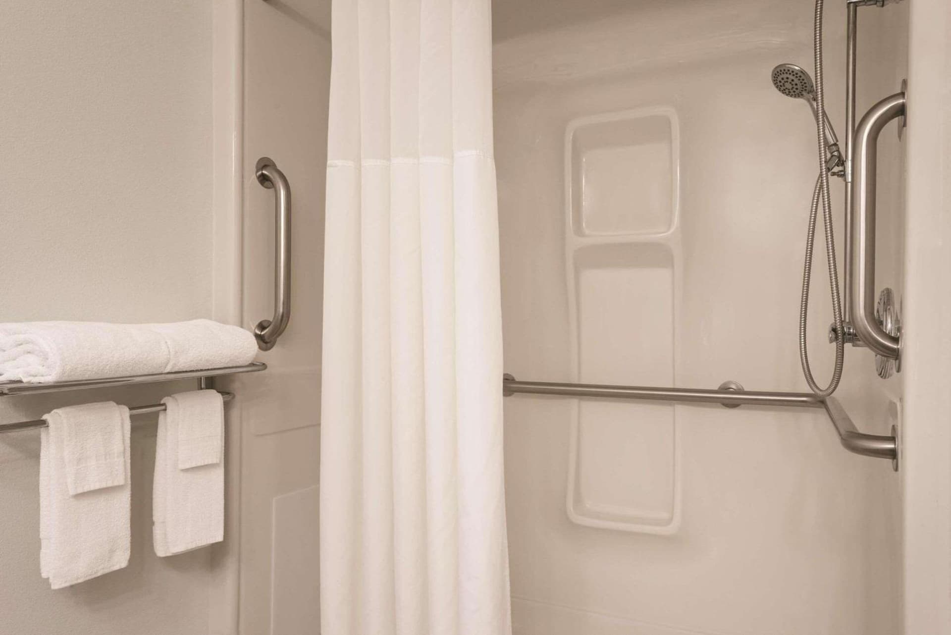 Country Inn & Suites by Radisson, Waterloo, IA gallery photo in Waterloo, IA — image 14