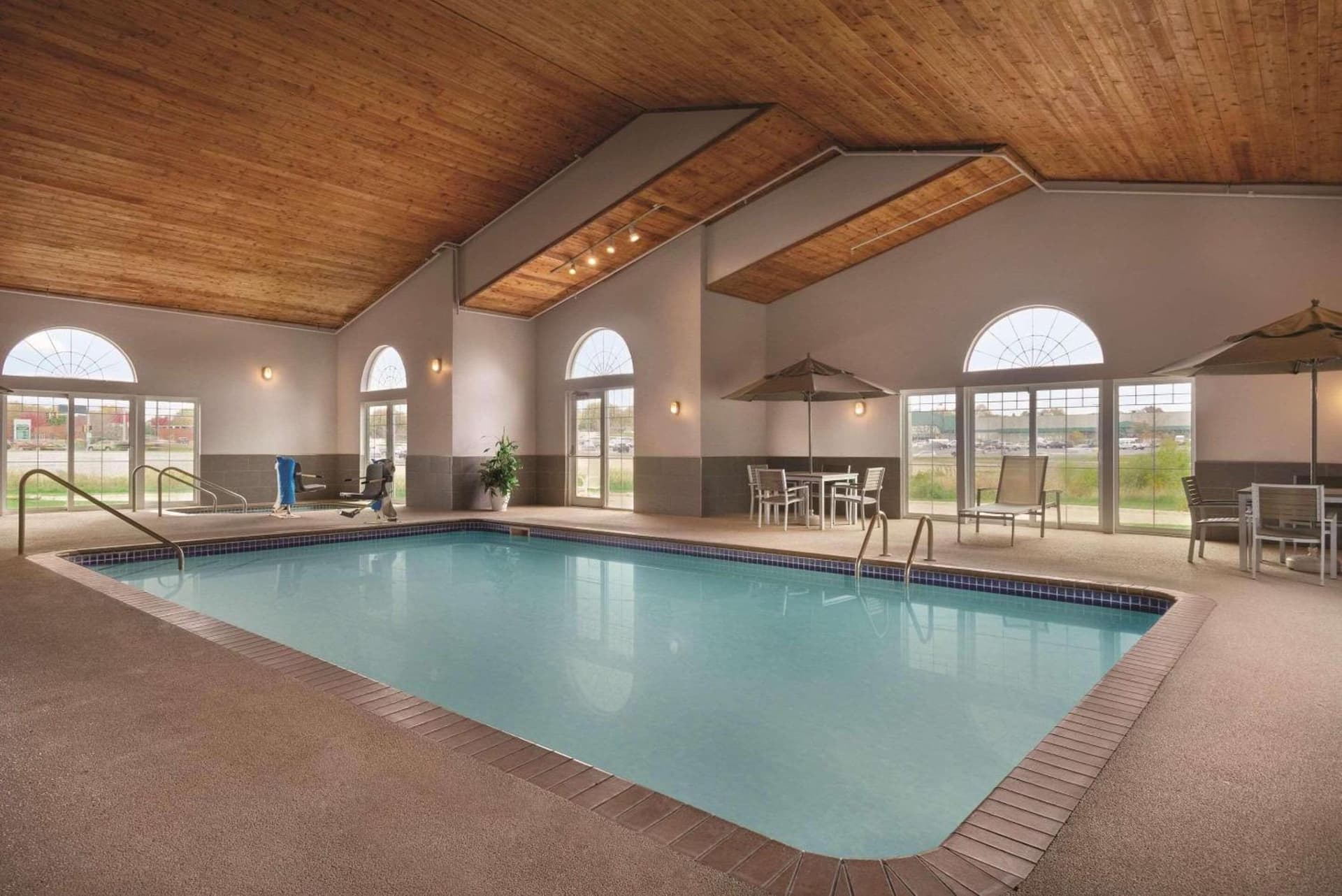 Country Inn & Suites by Radisson, Waterloo, IA gallery photo in Waterloo, IA — image 13