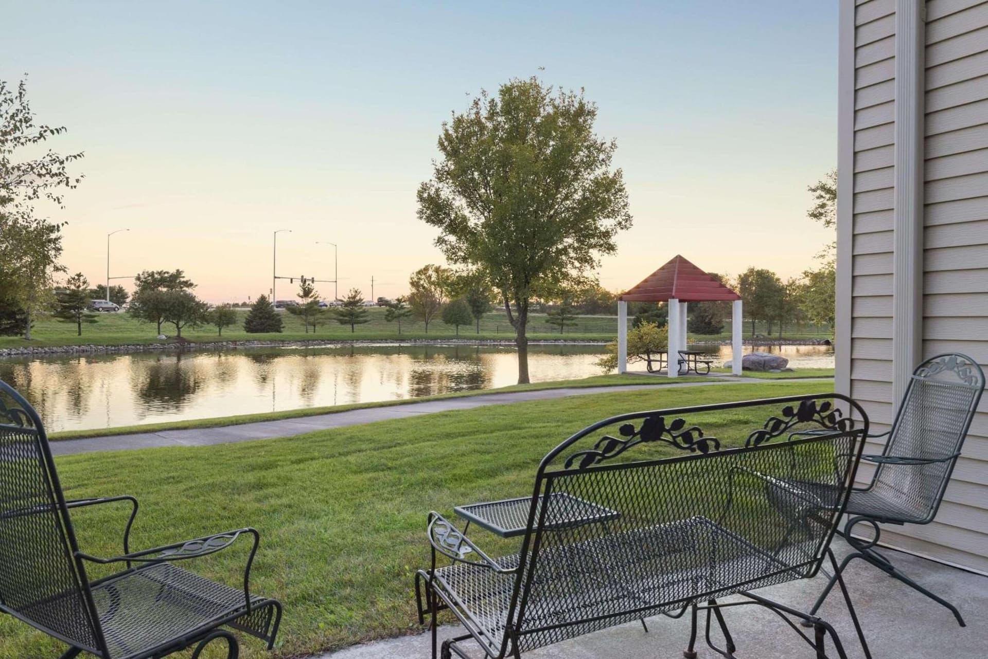 Country Inn & Suites by Radisson, Ankeny - Des Moines interior in Ankeny, IA — gallery photo 2