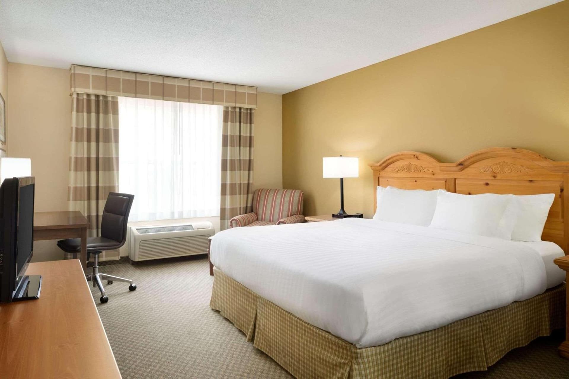 Country Inn & Suites by Radisson, Grinnell, IA interior in Grinnell, IA — gallery photo 2