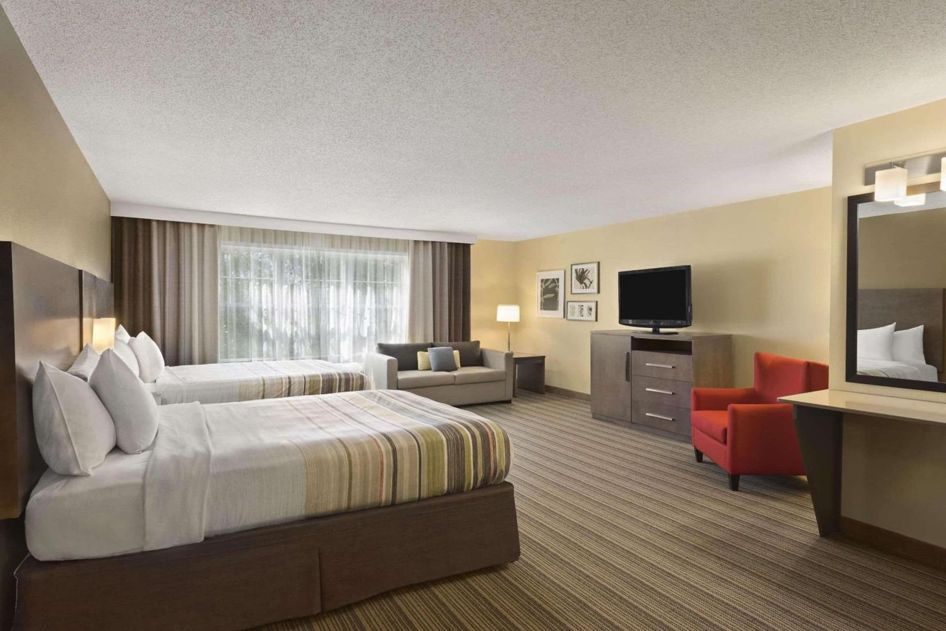 Country Inn & Suites by Radisson, Ankeny - Des Moines interior in Ankeny, IA — gallery photo 2