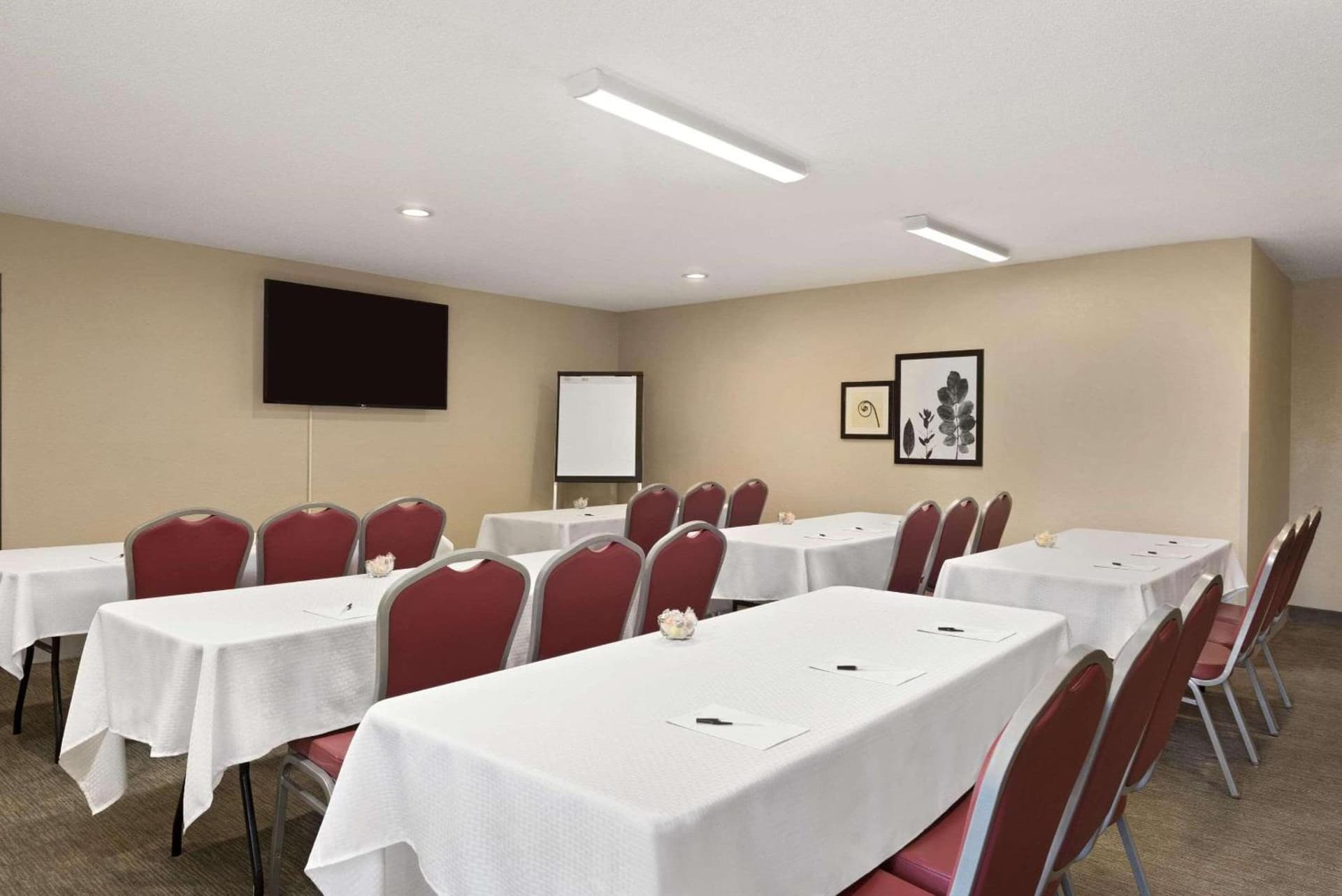 Country Inn & Suites by Radisson, Ankeny - Des Moines gallery photo in Ankeny, IA — image 4