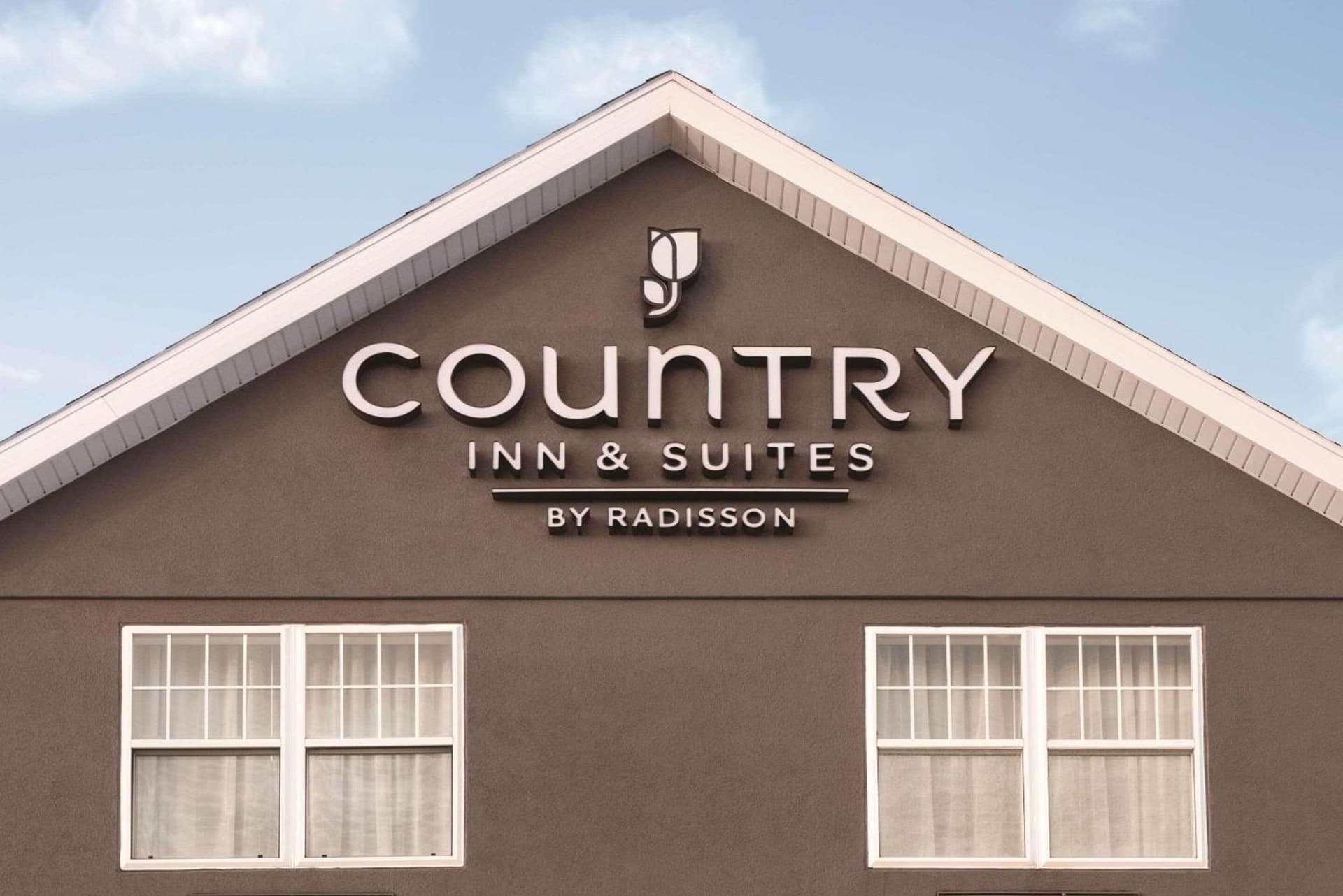 Country Inn & Suites by Radisson, Dubuque, IA interior in Dubuque, IA — gallery photo 2