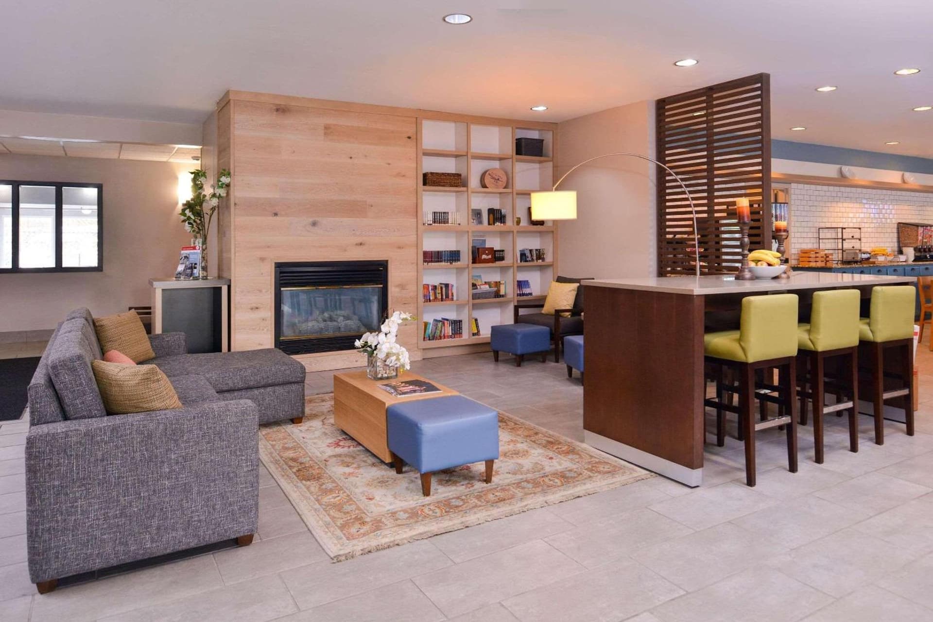 Country Inn & Suites by Radisson, Omaha Airport, IA interior in Omaha, NE — gallery photo 2