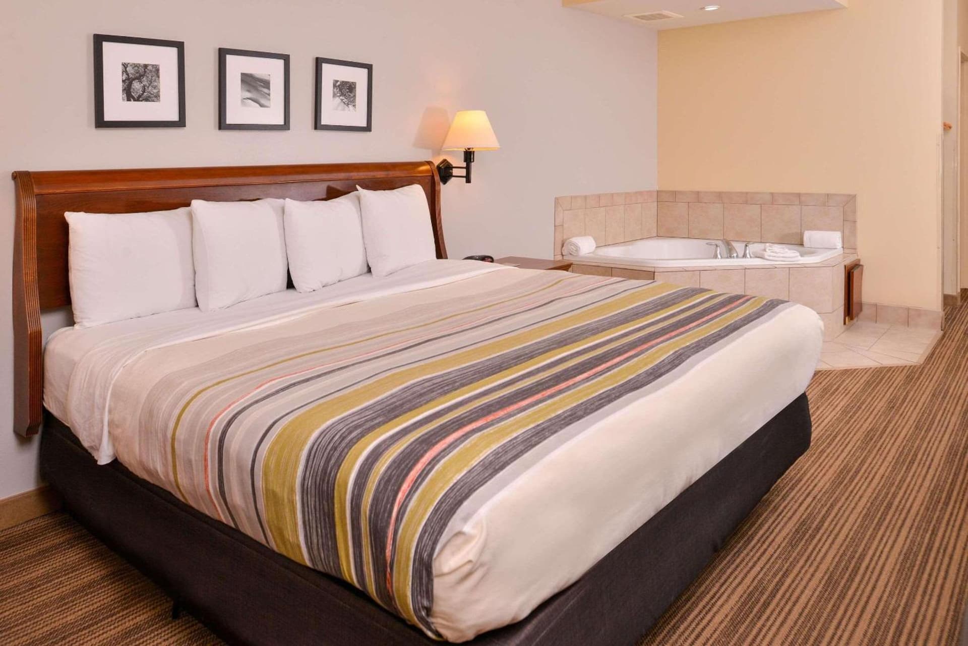 Country Inn & Suites by Radisson, Omaha Airport, IA gallery photo in Omaha, NE — image 35