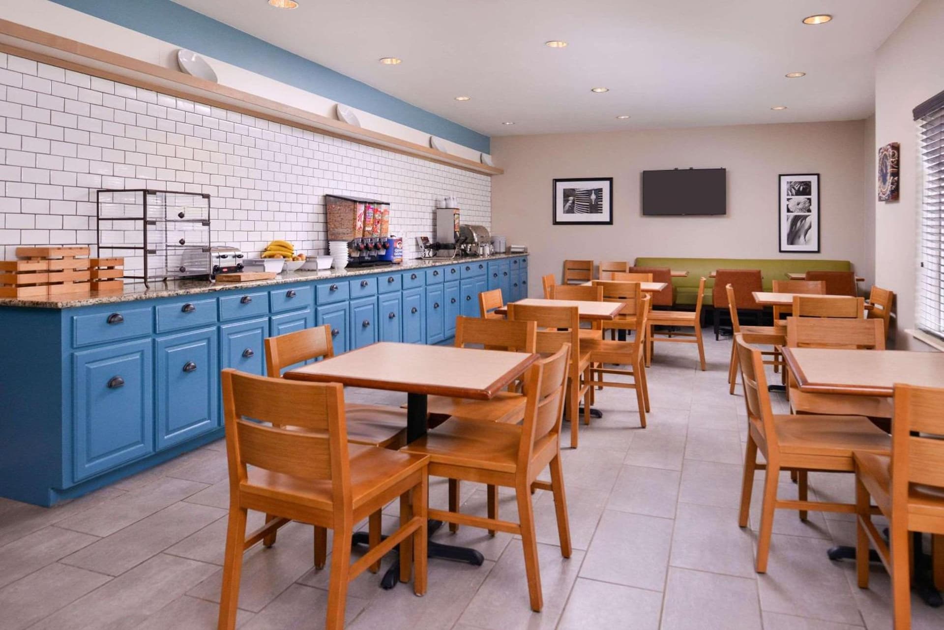 Country Inn & Suites by Radisson, Omaha Airport, IA gallery photo in Omaha, NE — image 42
