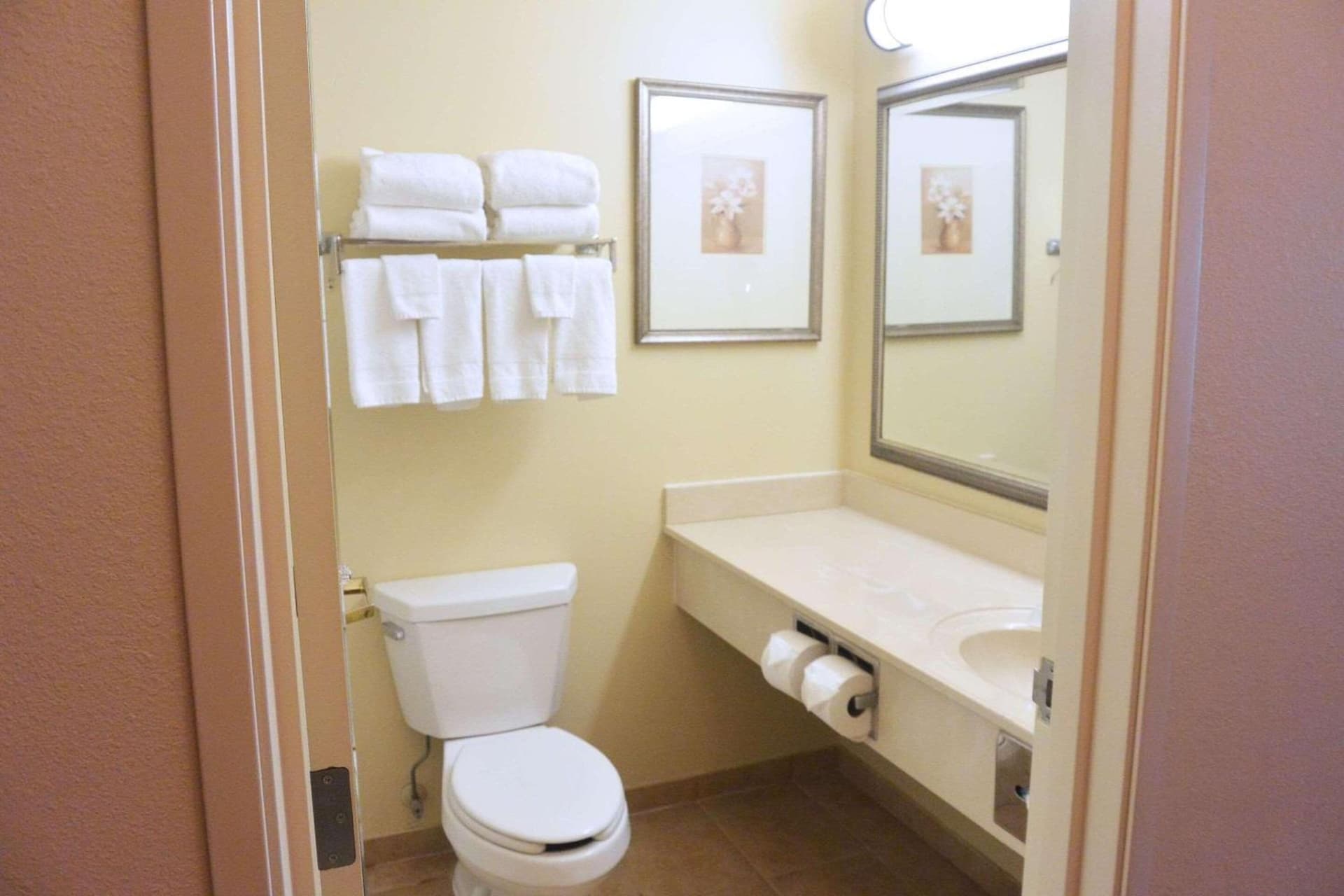 Country Inn & Suites by Radisson, Peoria North, IL interior in Peoria, IL — gallery photo 2