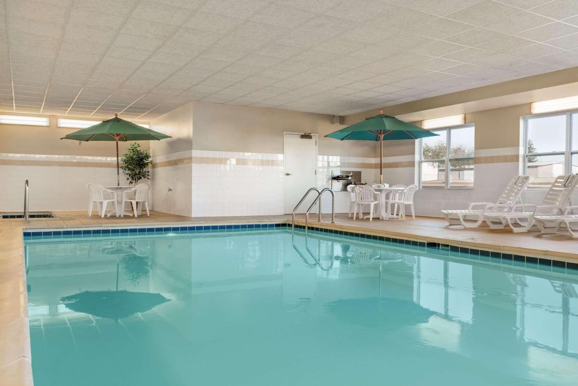 Country Inn & Suites by Radisson, Peoria North, IL gallery photo in Peoria, IL — image 13